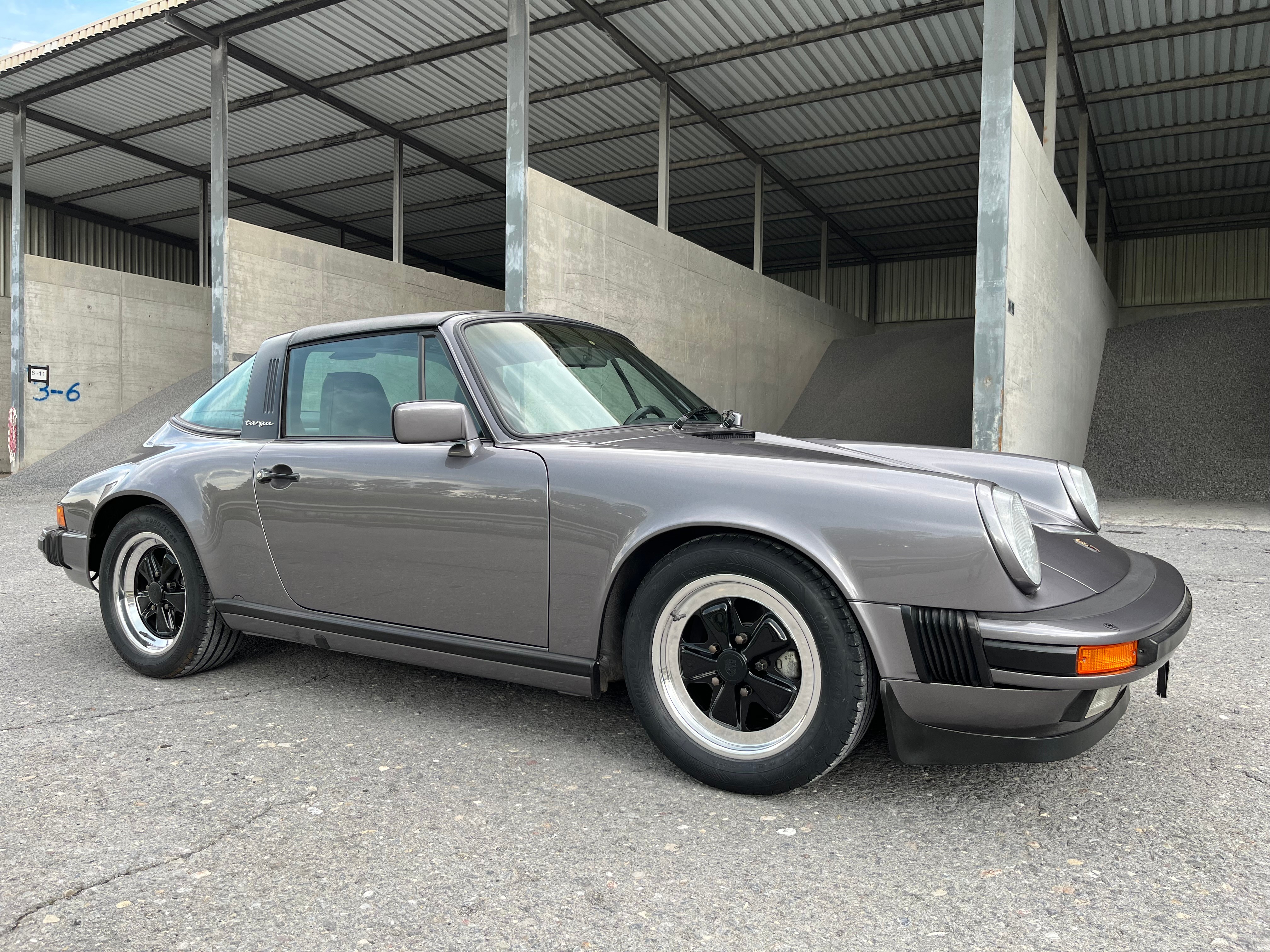 PORSCHE 911 Carrera Targa