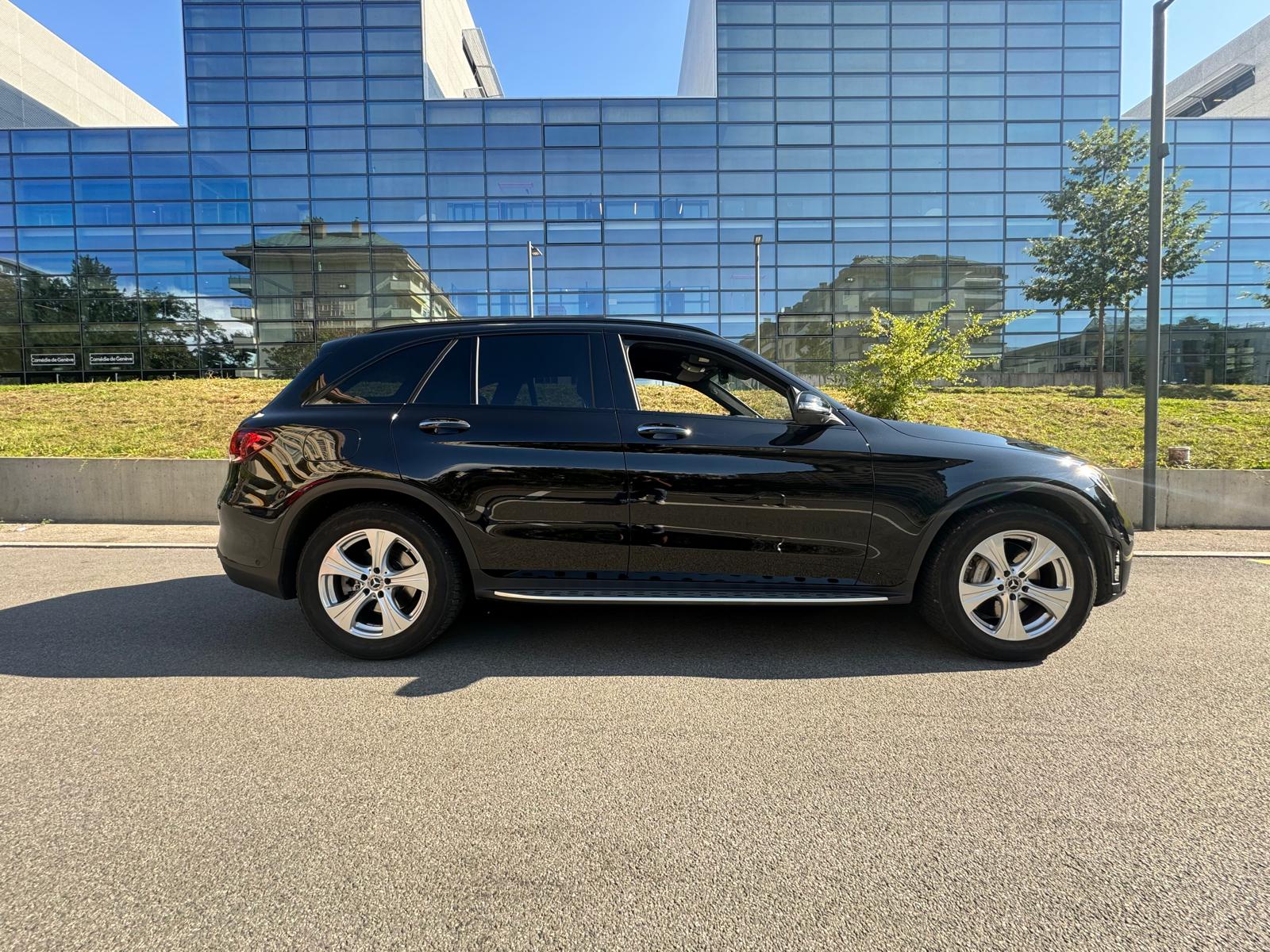 MERCEDES-BENZ GLC 200 AMG Line 4Matic 9G-Tronic