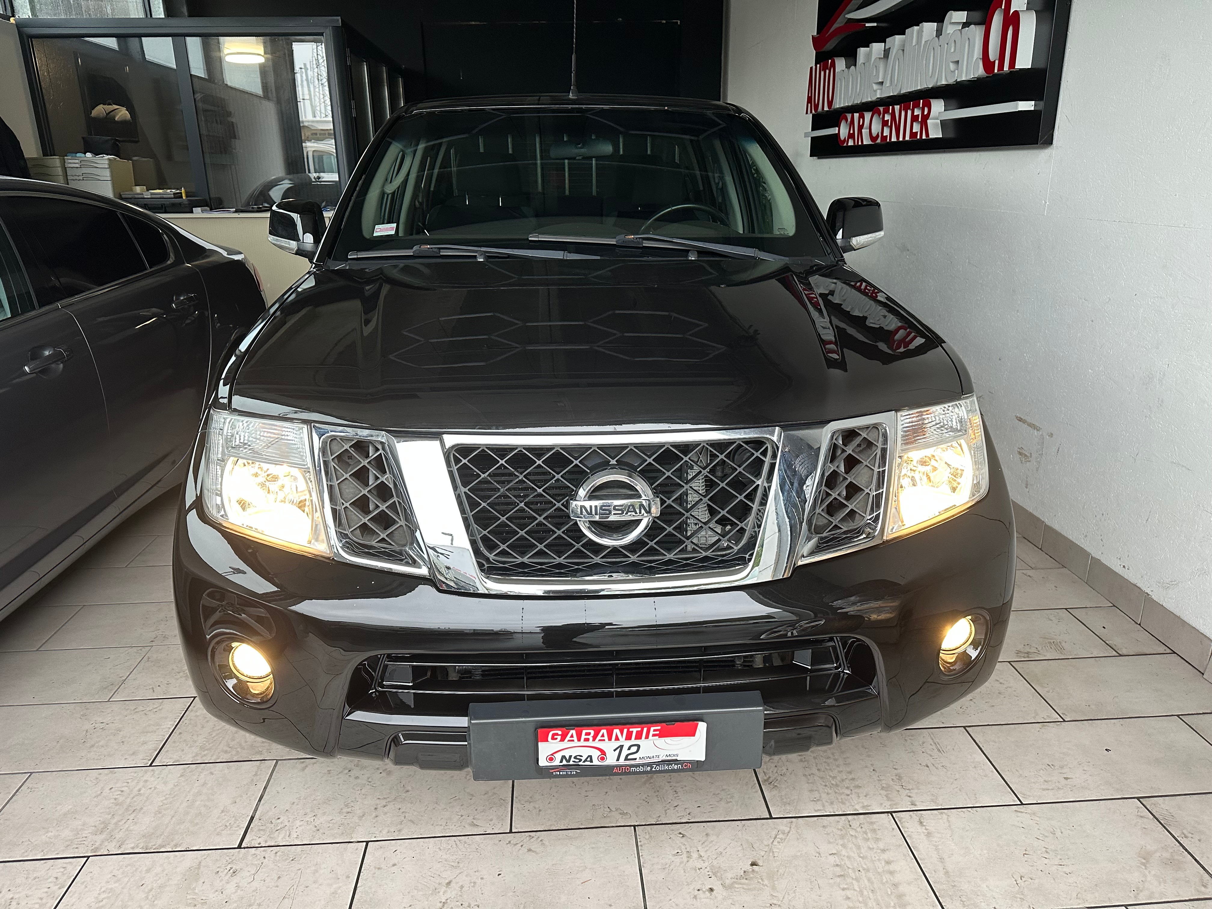 NISSAN Navara Double Cab SE 2.5 dCi 4WD LB Automat