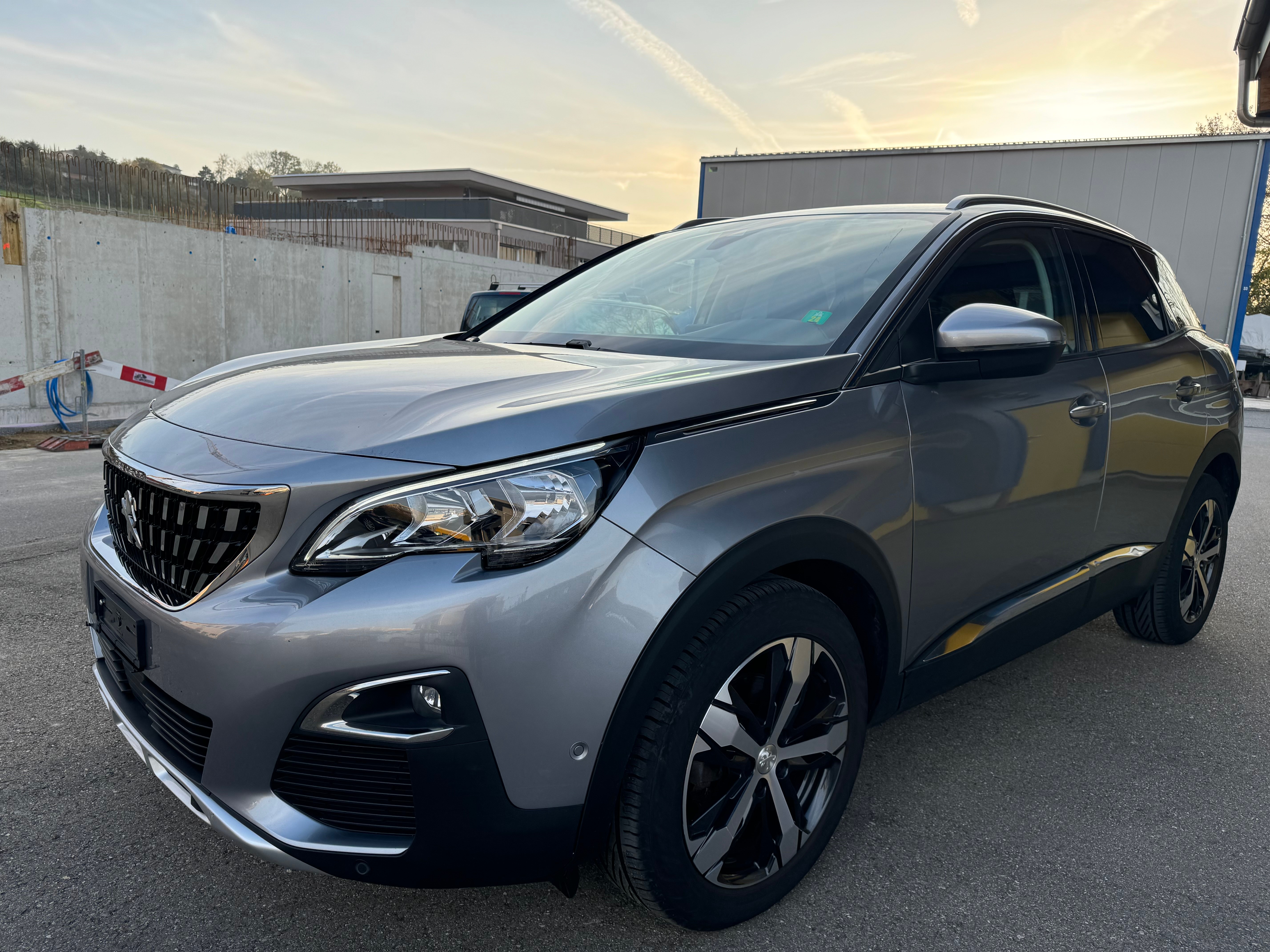 PEUGEOT 3008 1.2 PureTech Allure