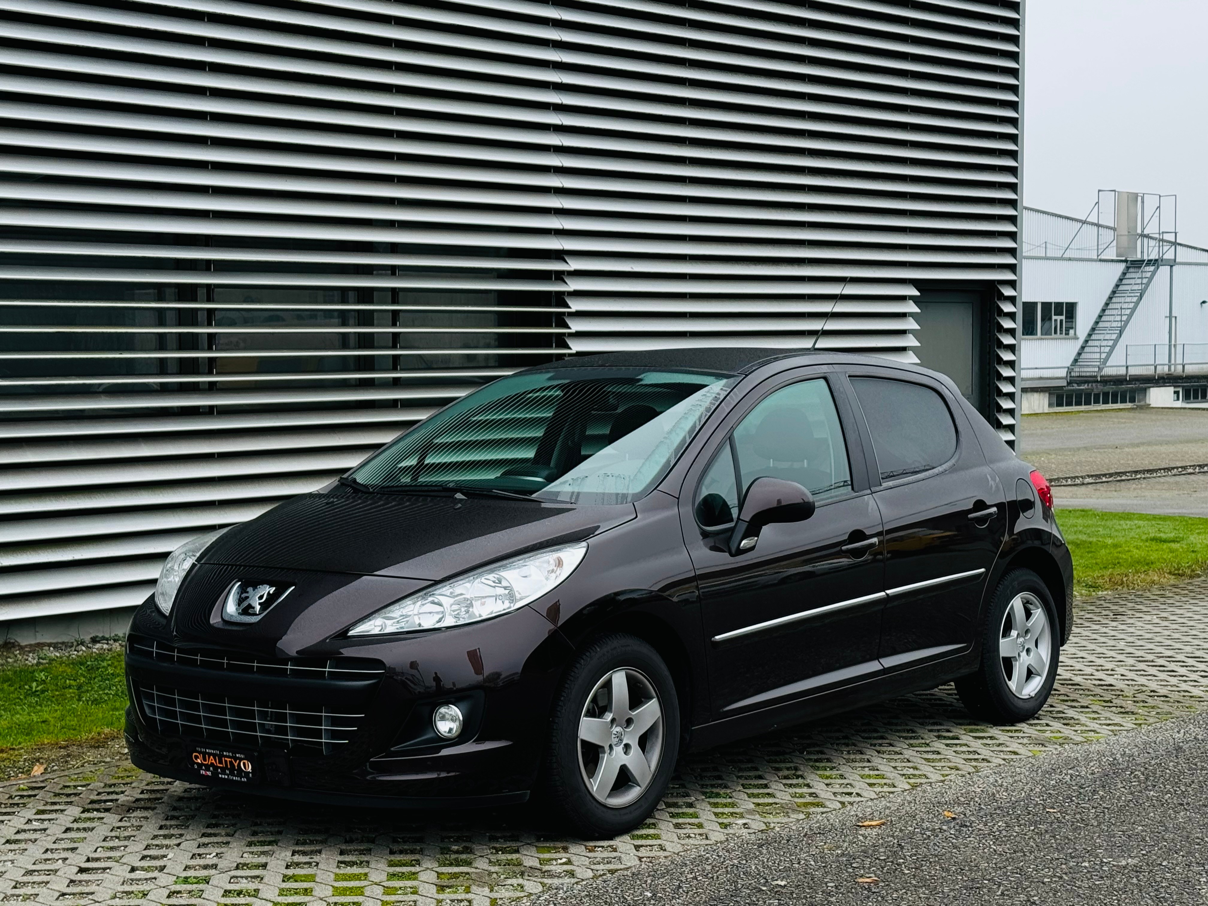 PEUGEOT 207 1.4 16V Swiss Edition