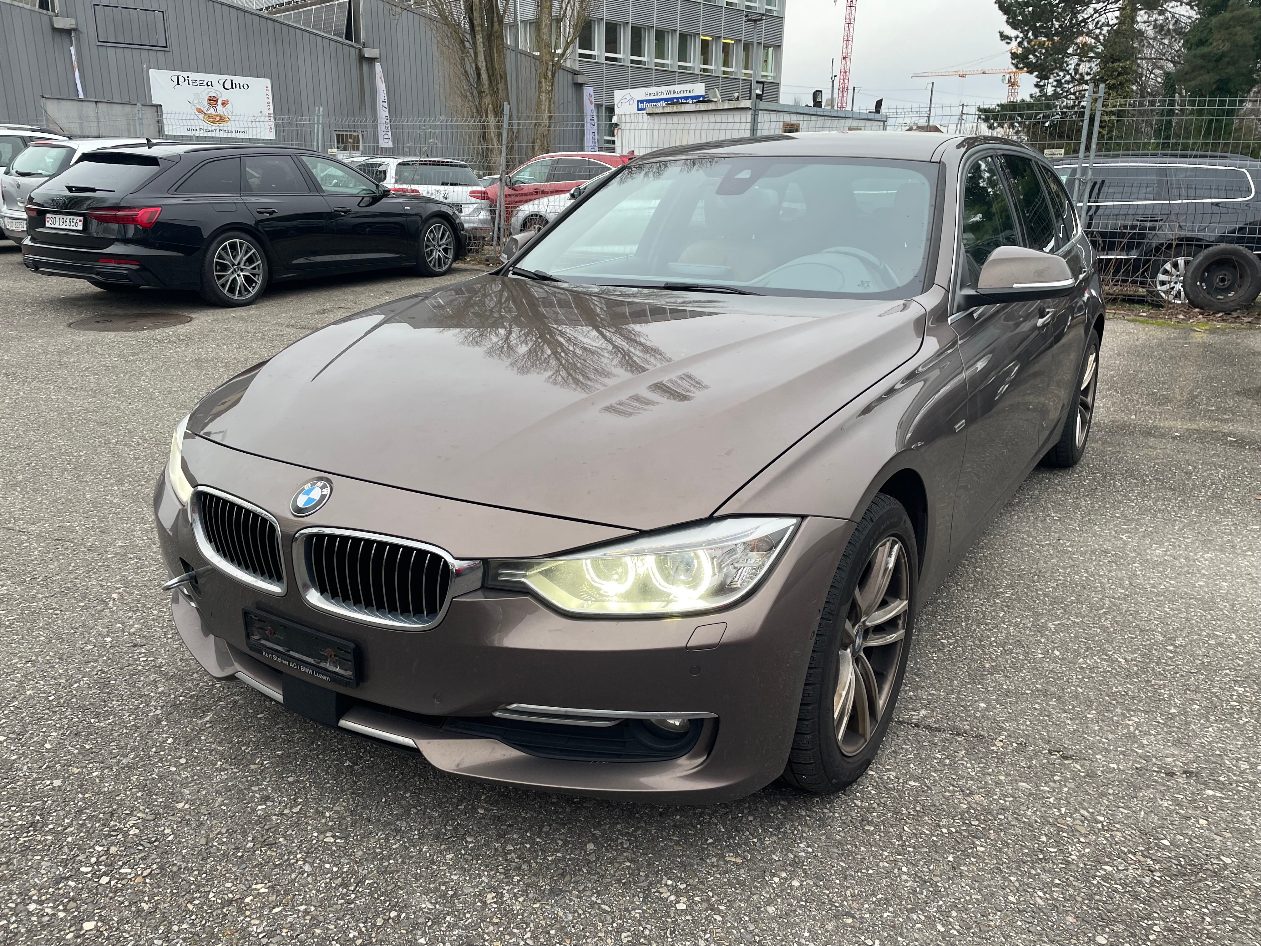 BMW 320d xDrive Touring Luxury Line Steptronic * Leder * Xenon * Navi * Tempomat * PDC V&H *