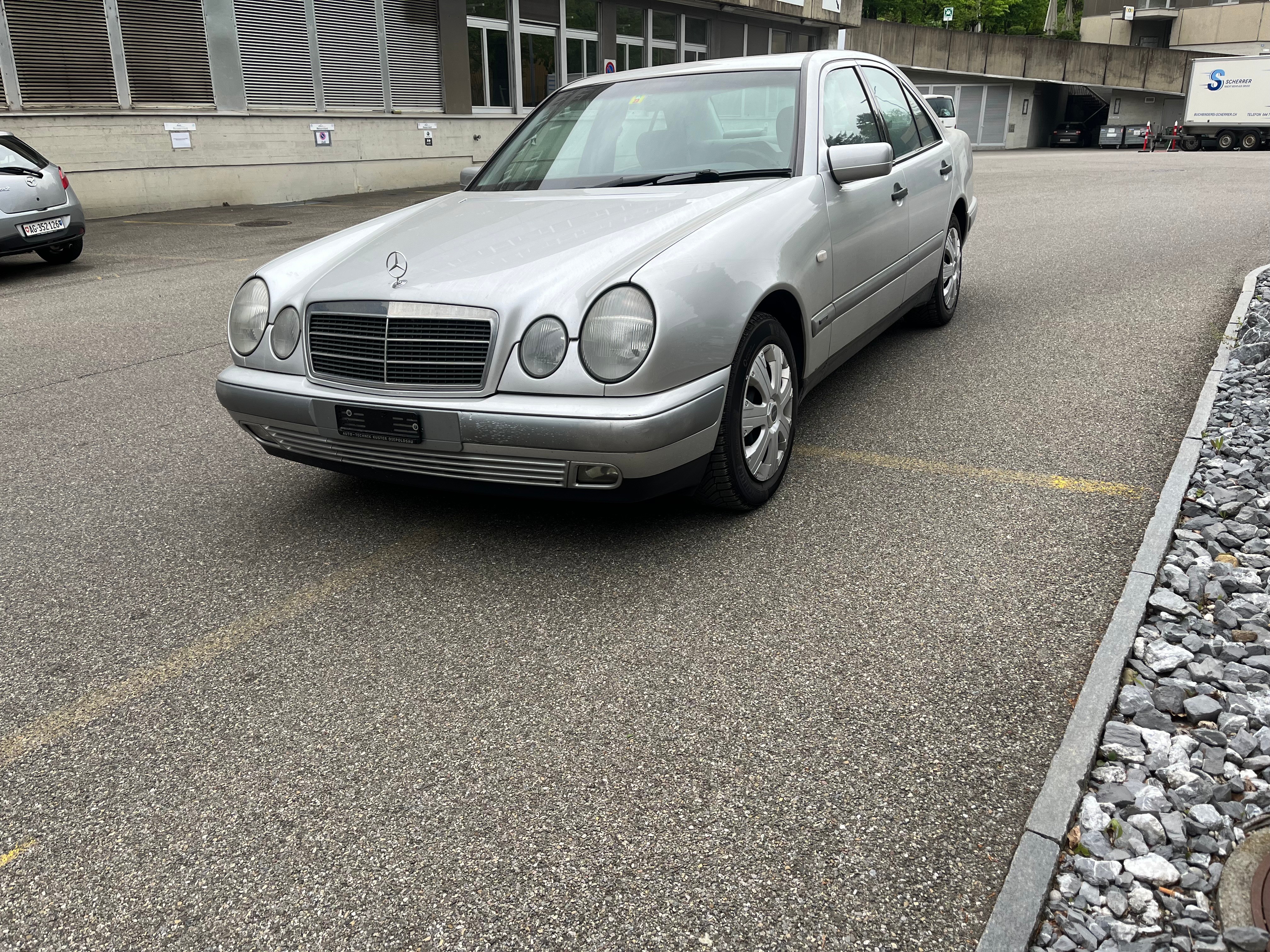 MERCEDES-BENZ E 280 Classic