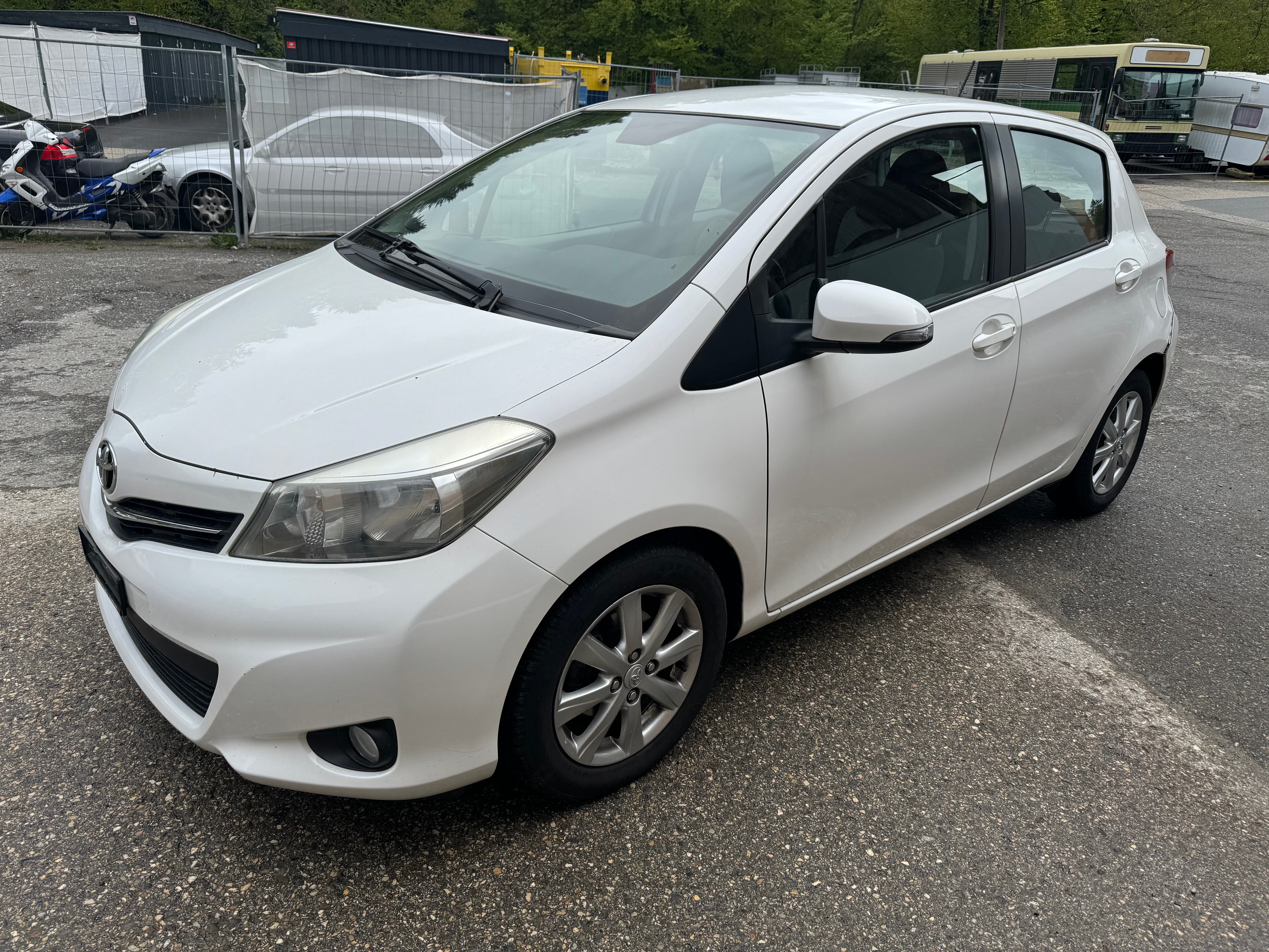 TOYOTA YARIS