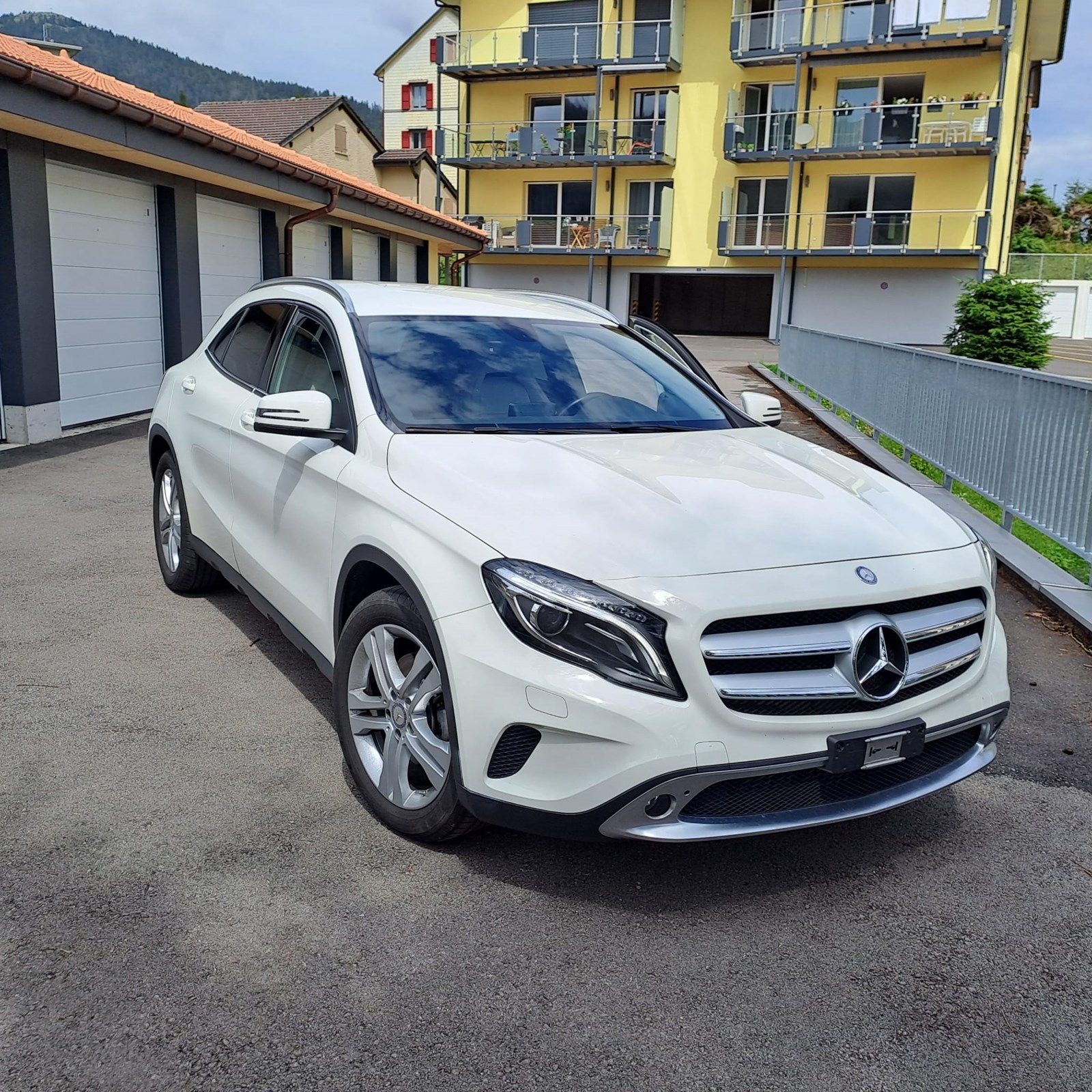 MERCEDES-BENZ GLA 250 4Matic 7G-DCT