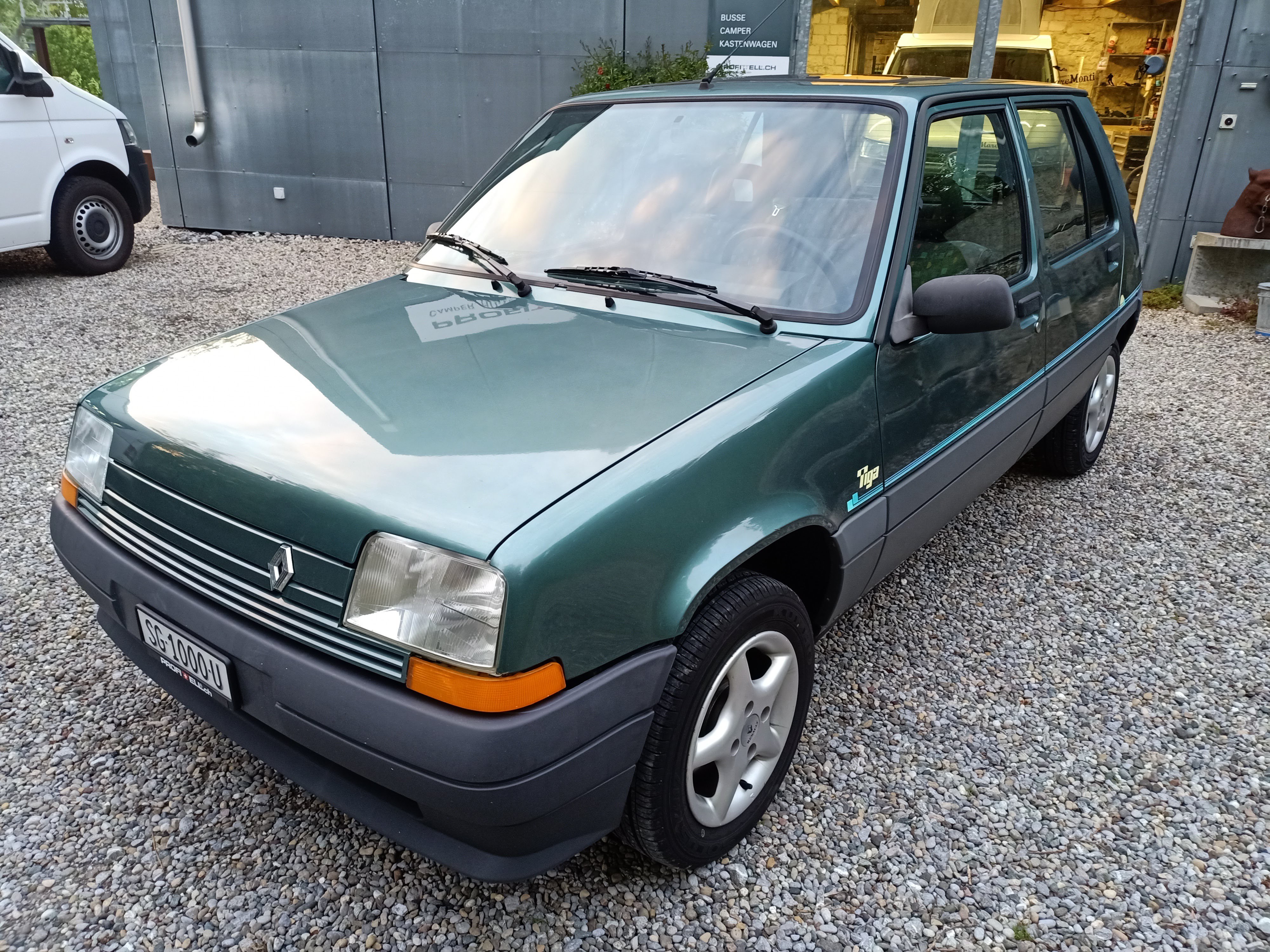 RENAULT R5