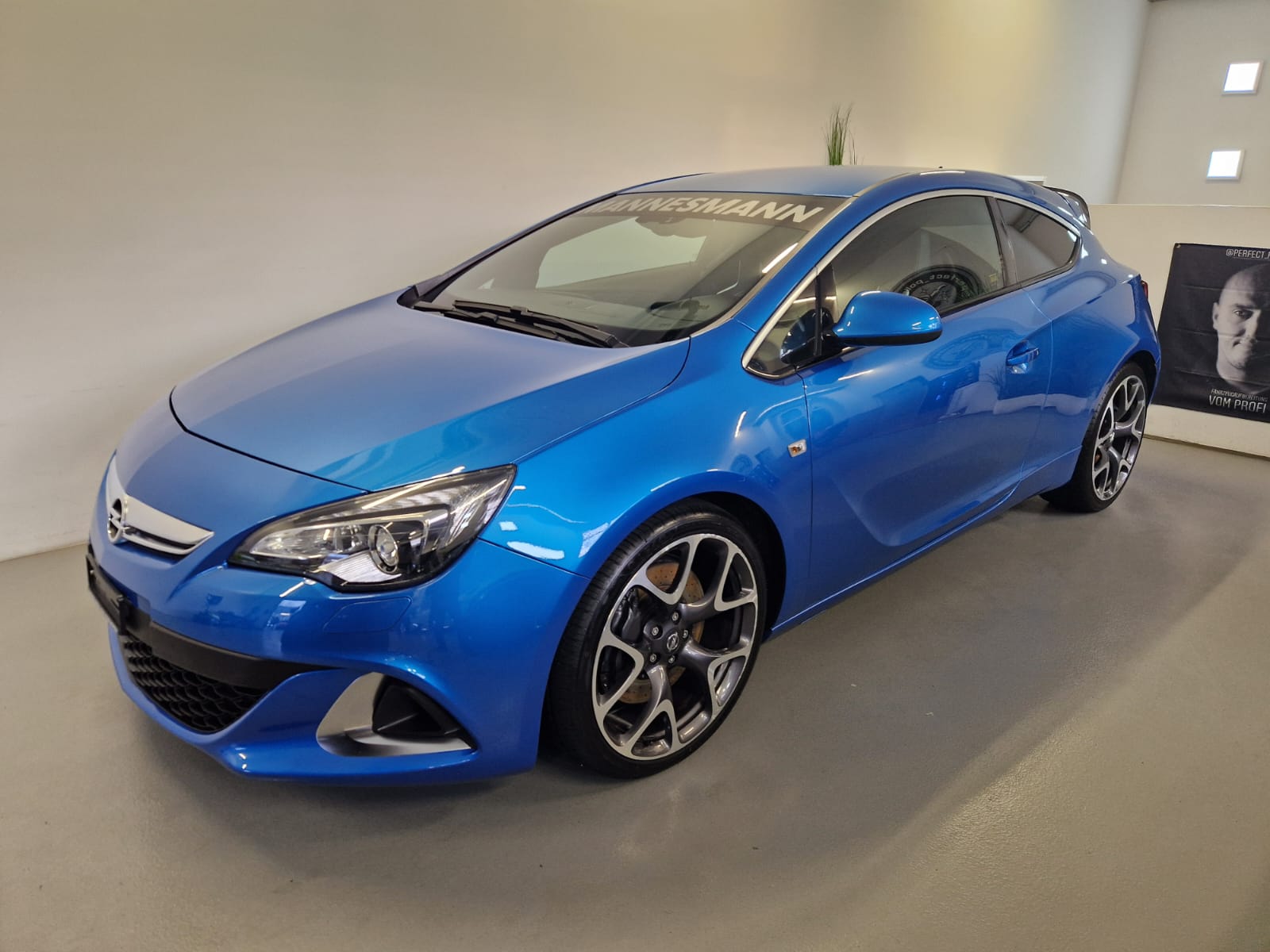 OPEL Astra GTC 2.0i 16V Turbo OPC