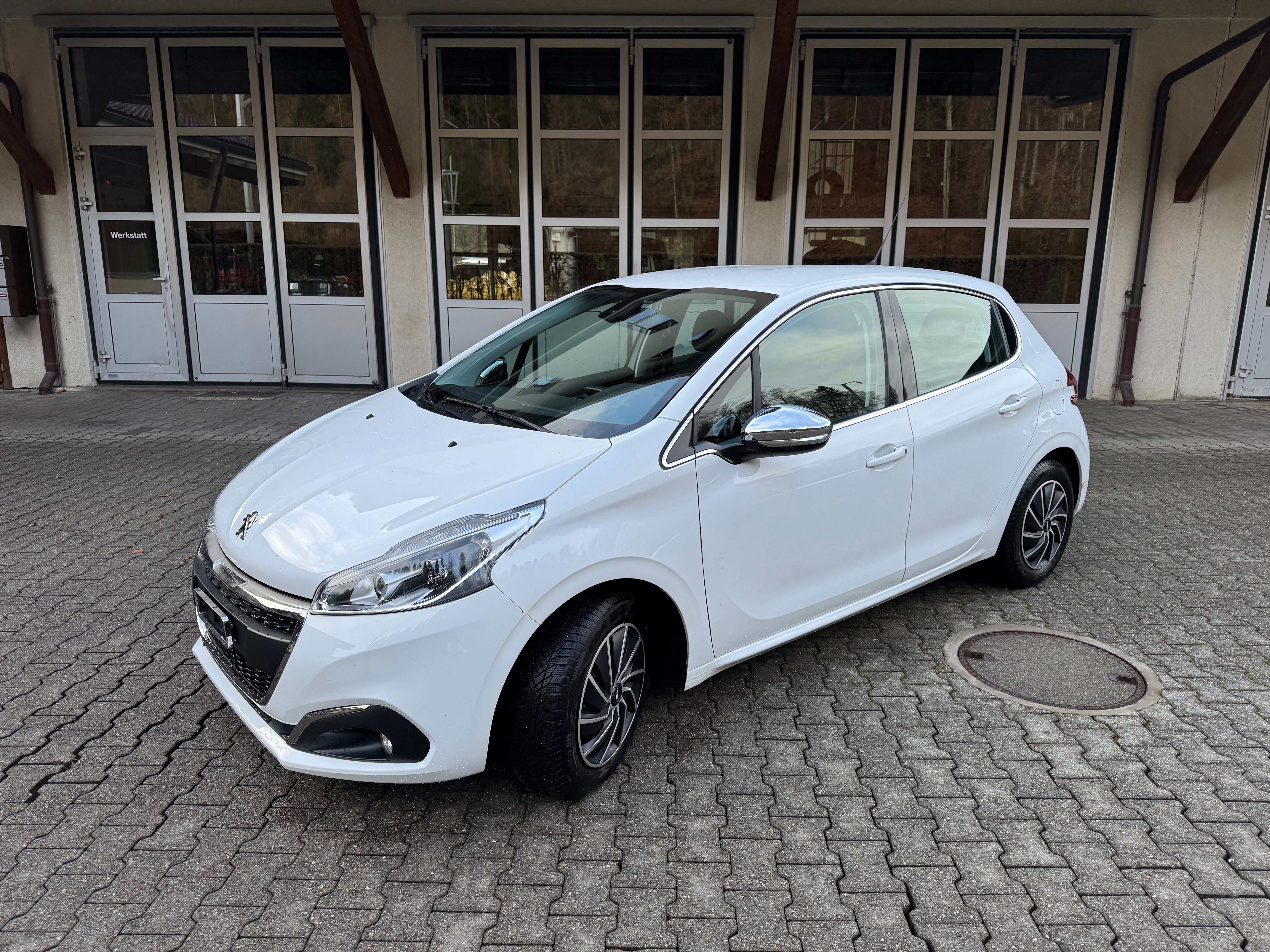 PEUGEOT 208 1.2 PureTech GT Line