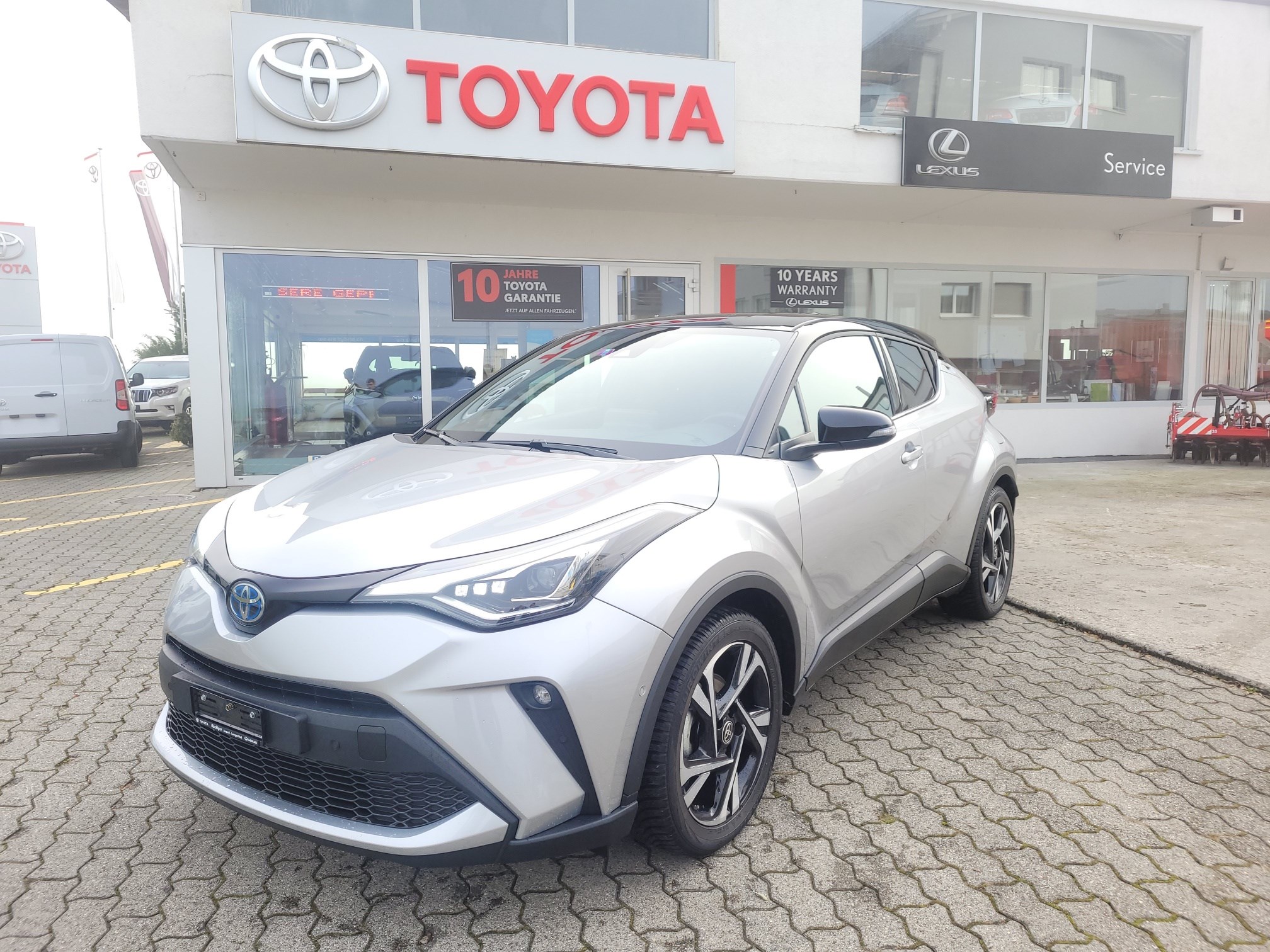 TOYOTA C-HR 2.0 HSD CVT Trend