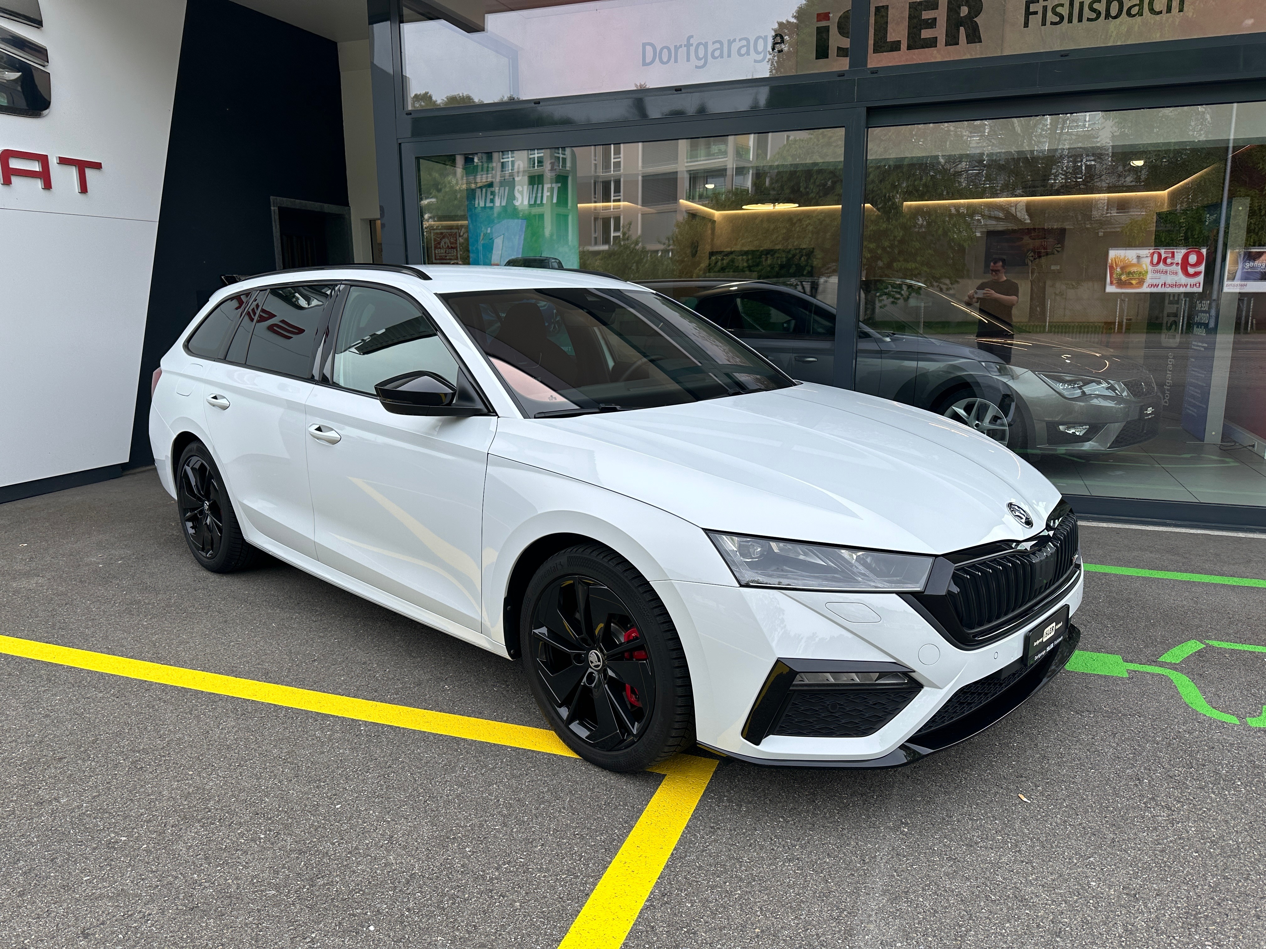 SKODA Octavia Combi 2.0 TSI DSG RS