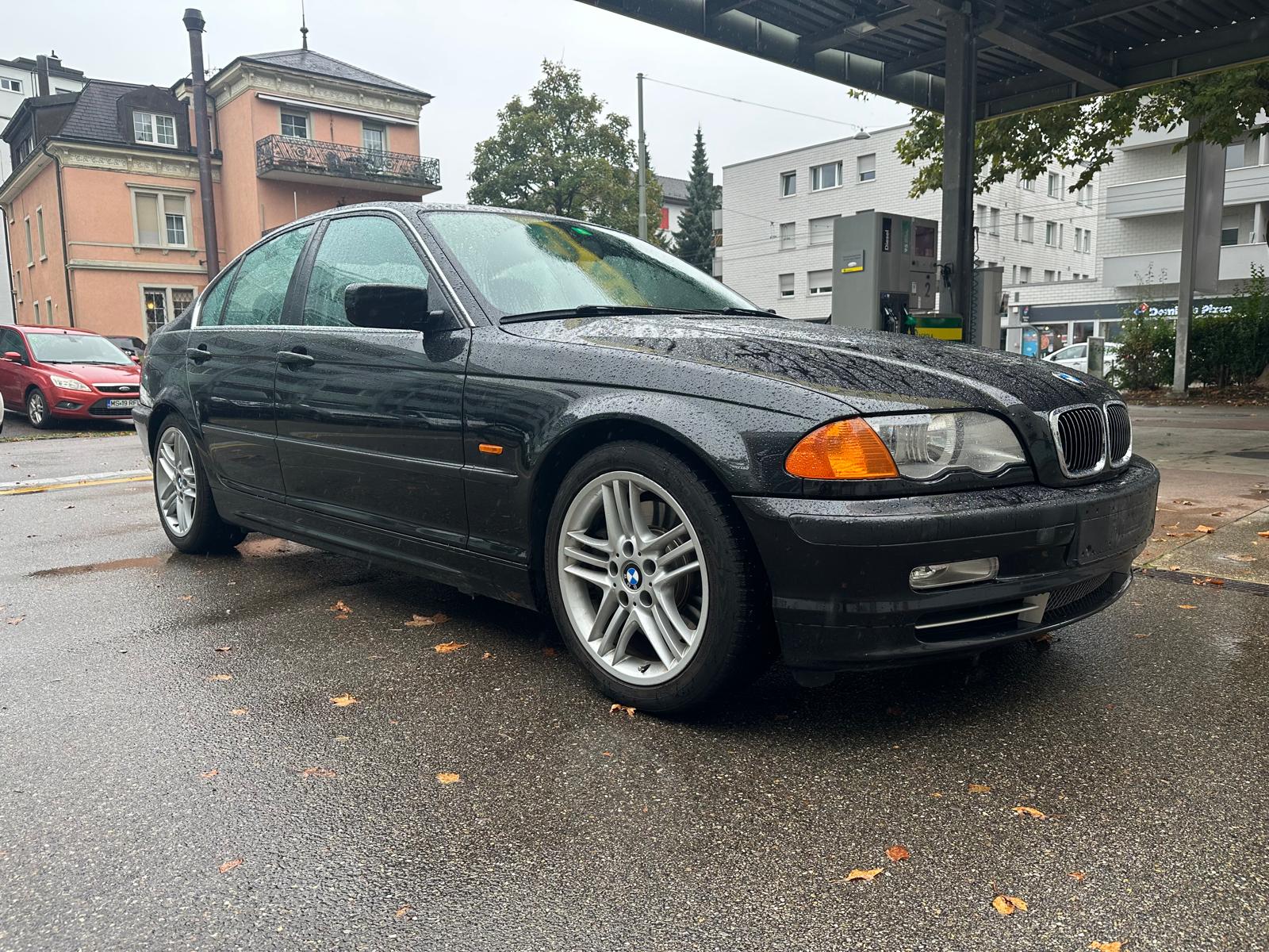 BMW 330i