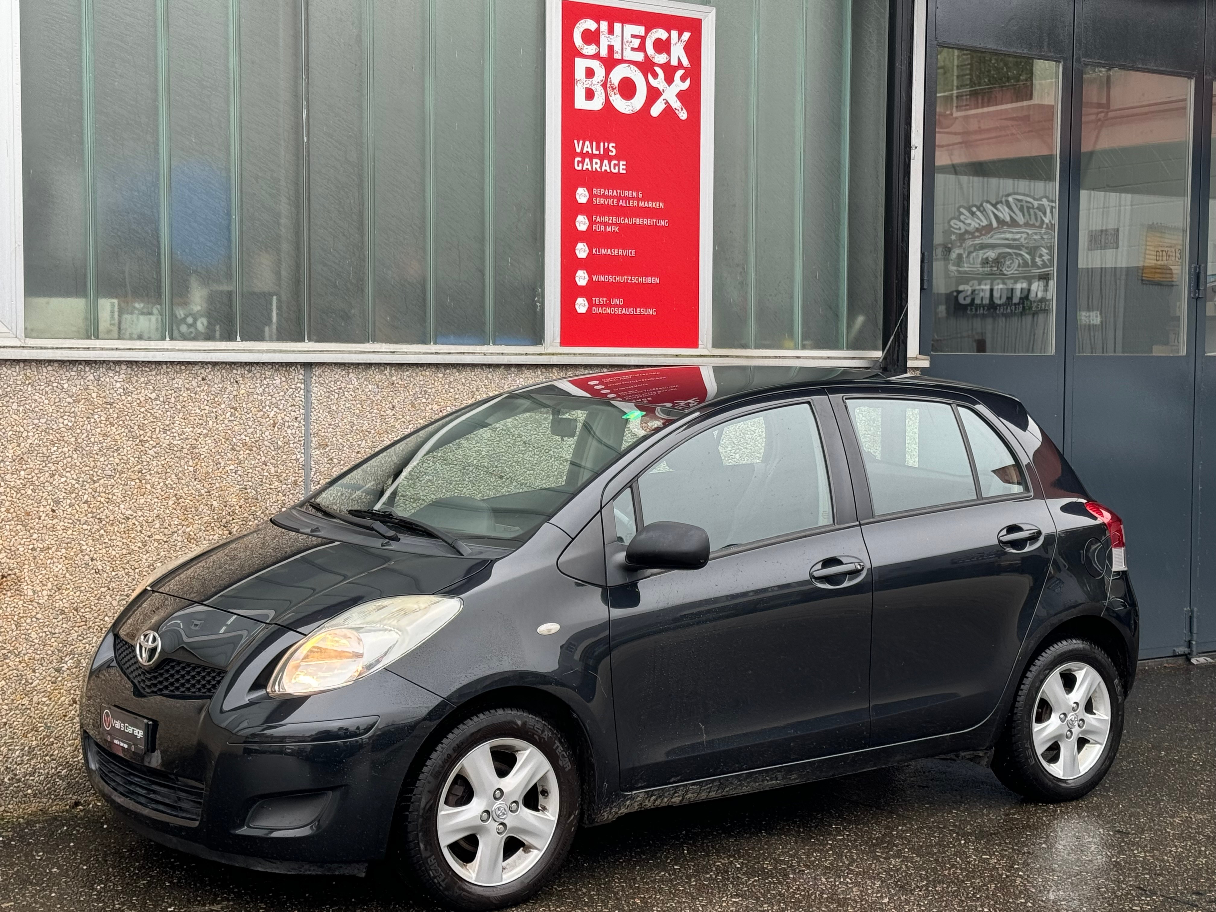 TOYOTA Yaris 1.33 Linea Sol Premium