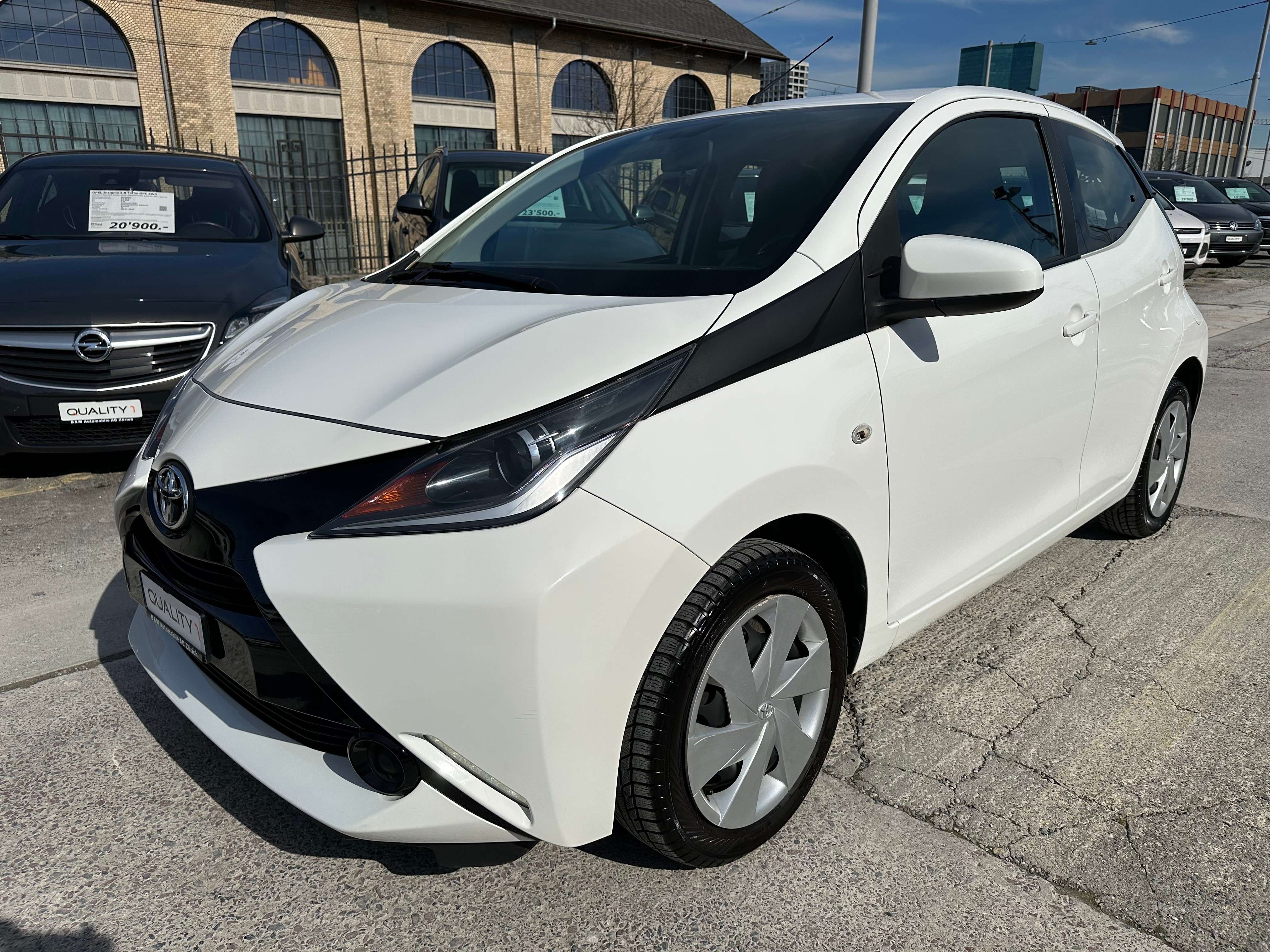 TOYOTA Aygo 1.0 VVT-i x-play MultiMode