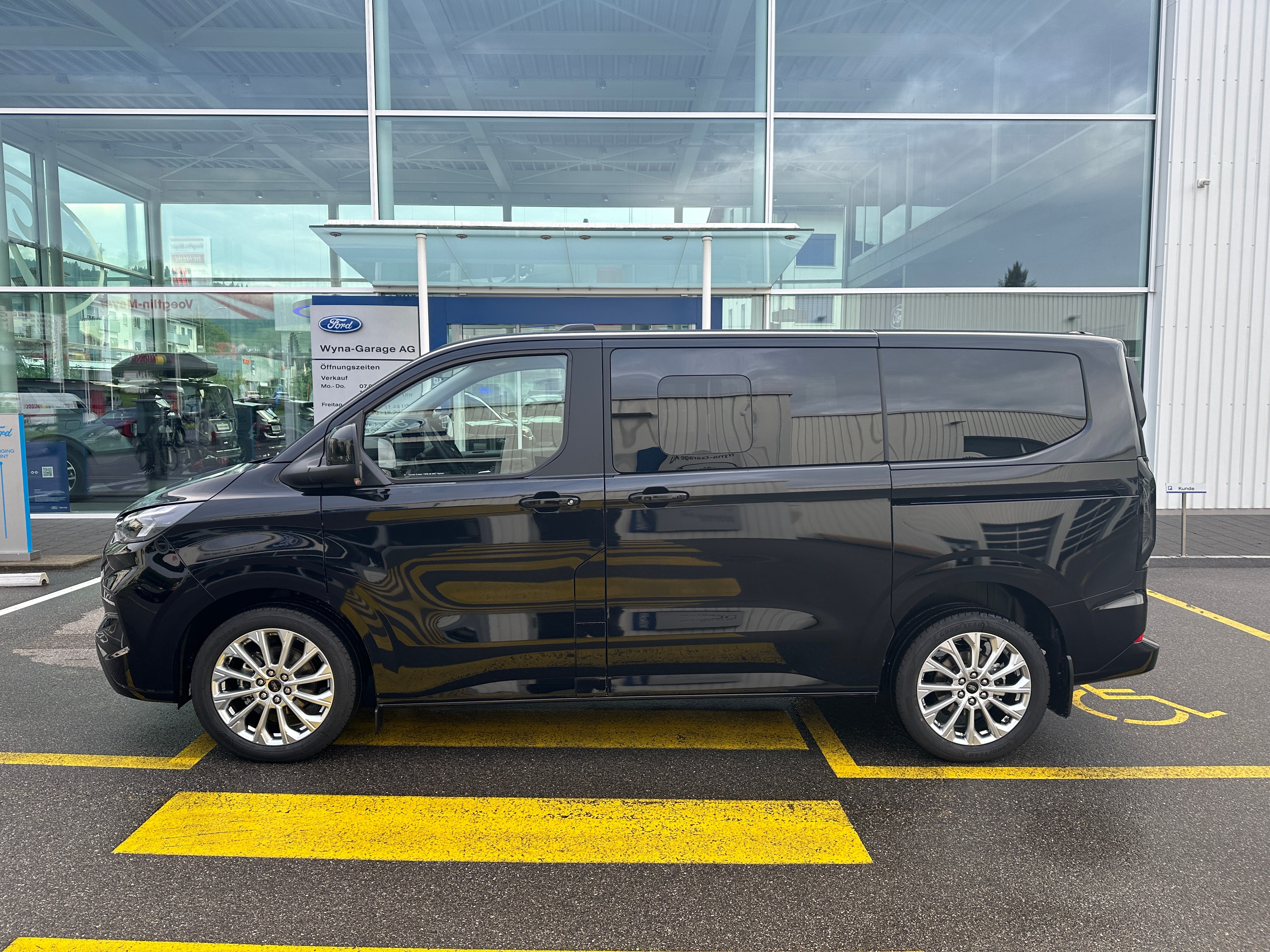 FORD Tourneo Bus 320 L1H1 Titanium Automat 4x4