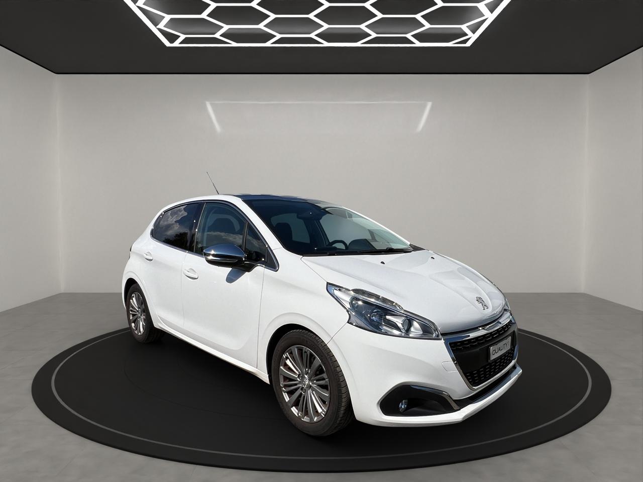 PEUGEOT 208 1.2 THP Roland Garros