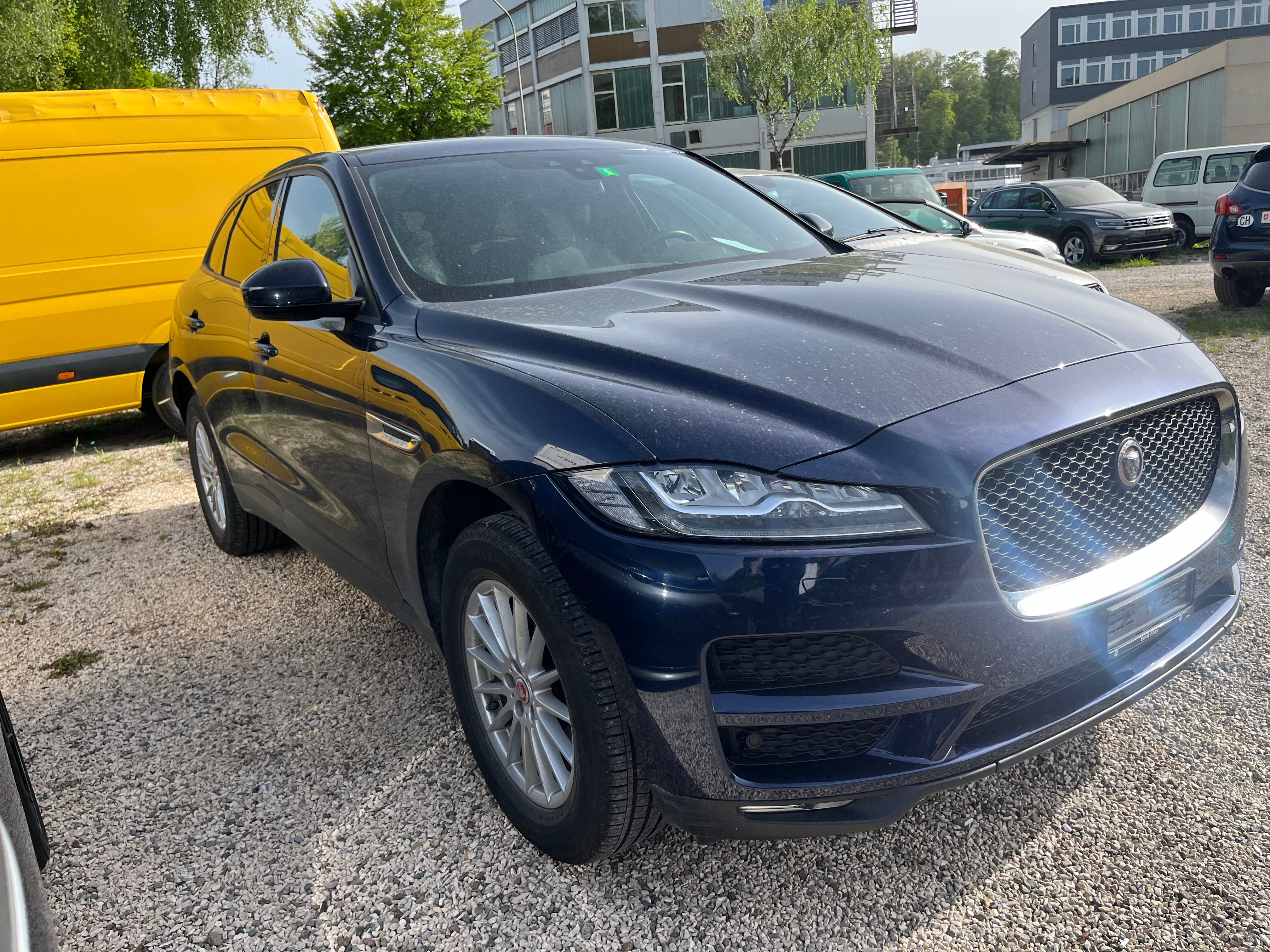 JAGUAR F-Pace 2.0d Pure AWD Automatik