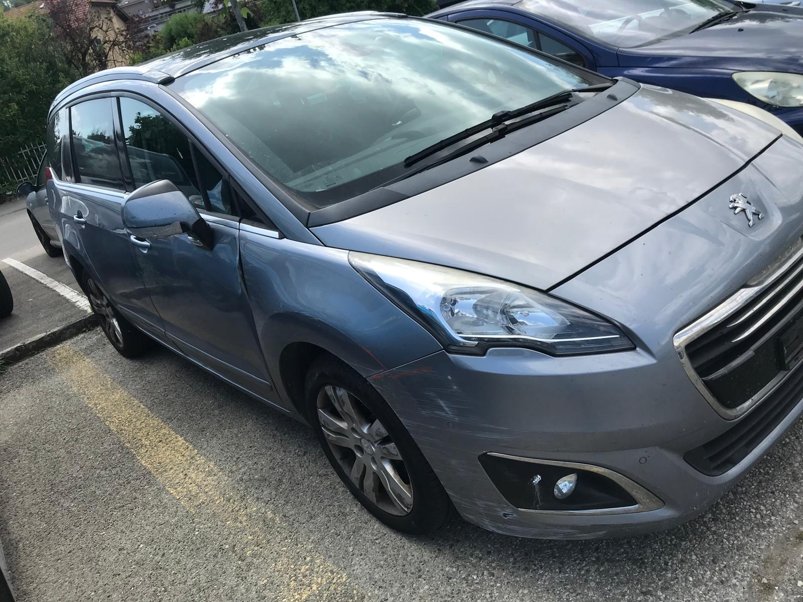 PEUGEOT 5008 1.6 16V T Allure Automatic