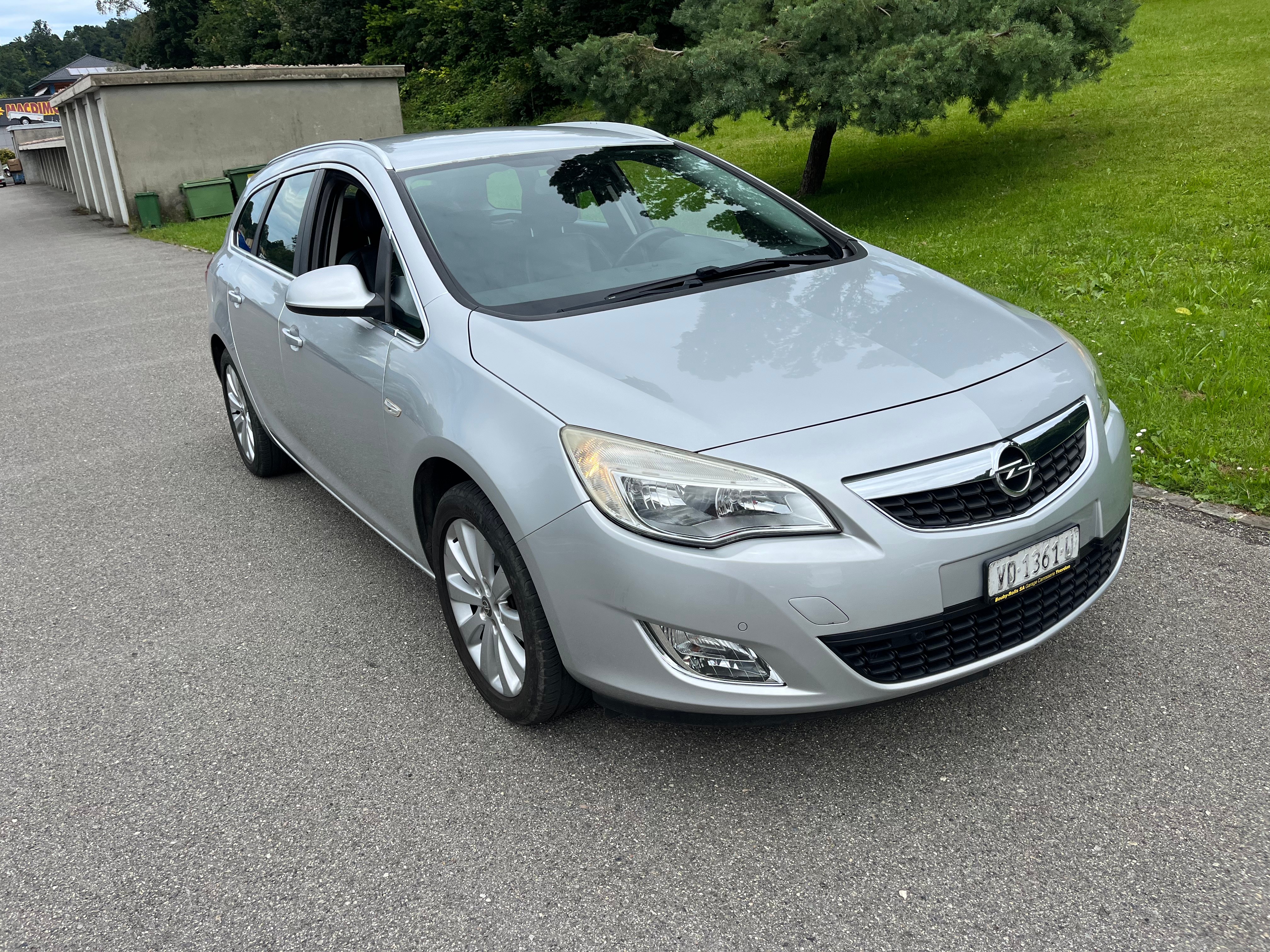 OPEL Astra SportsTourer 1.4i 16V Turbo Cosmo Automatic