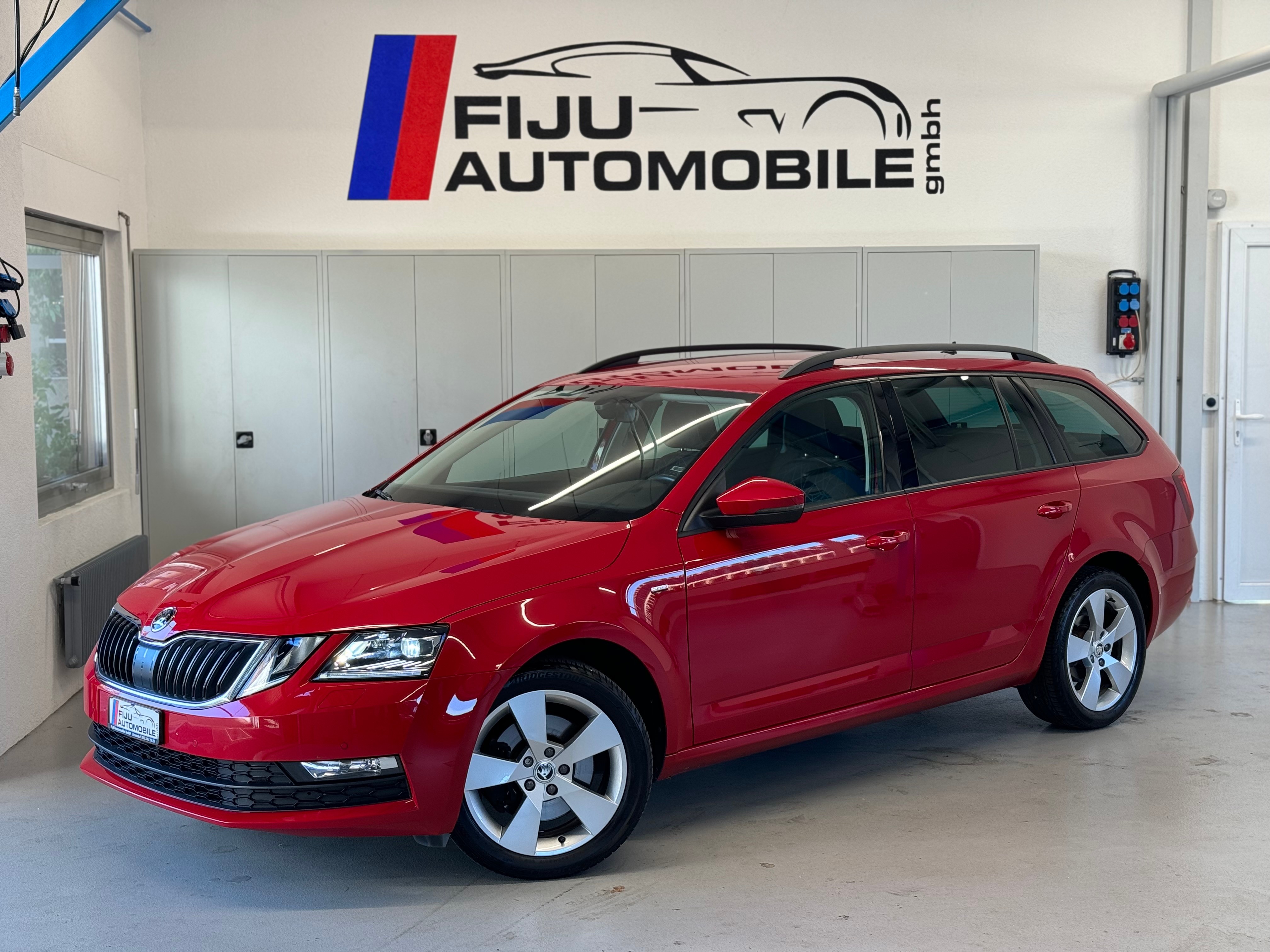 SKODA Octavia Combi 2.0 TSI Clever 4x4 DSG