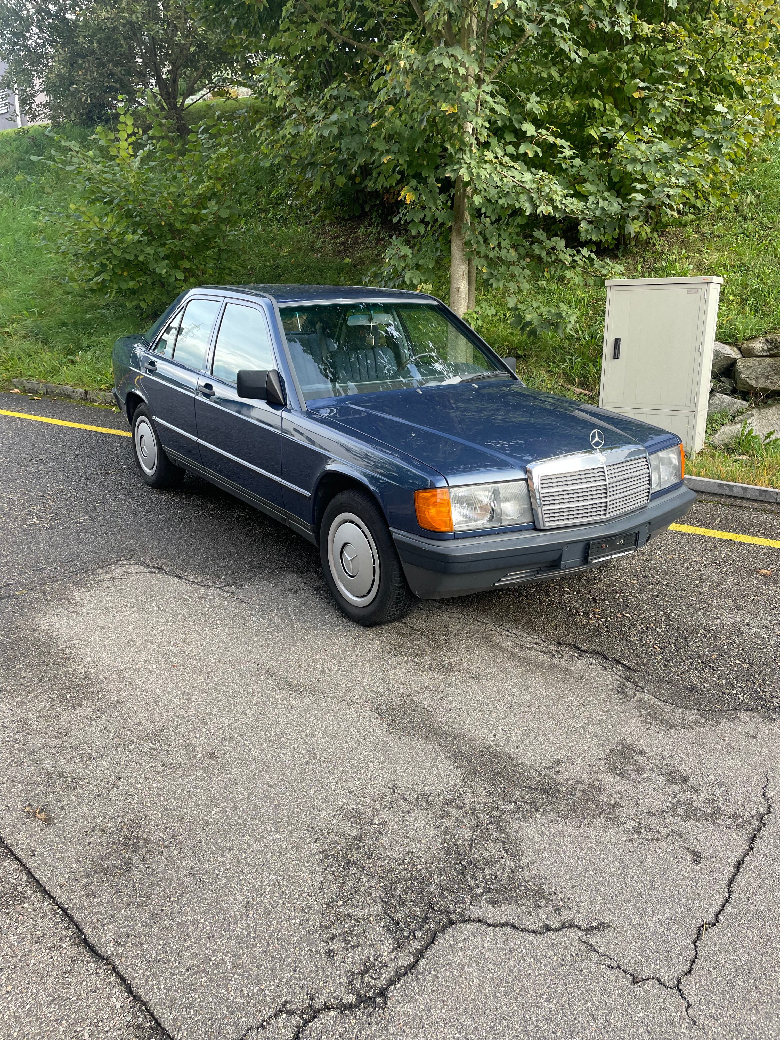 MERCEDES-BENZ 190 E 2.3