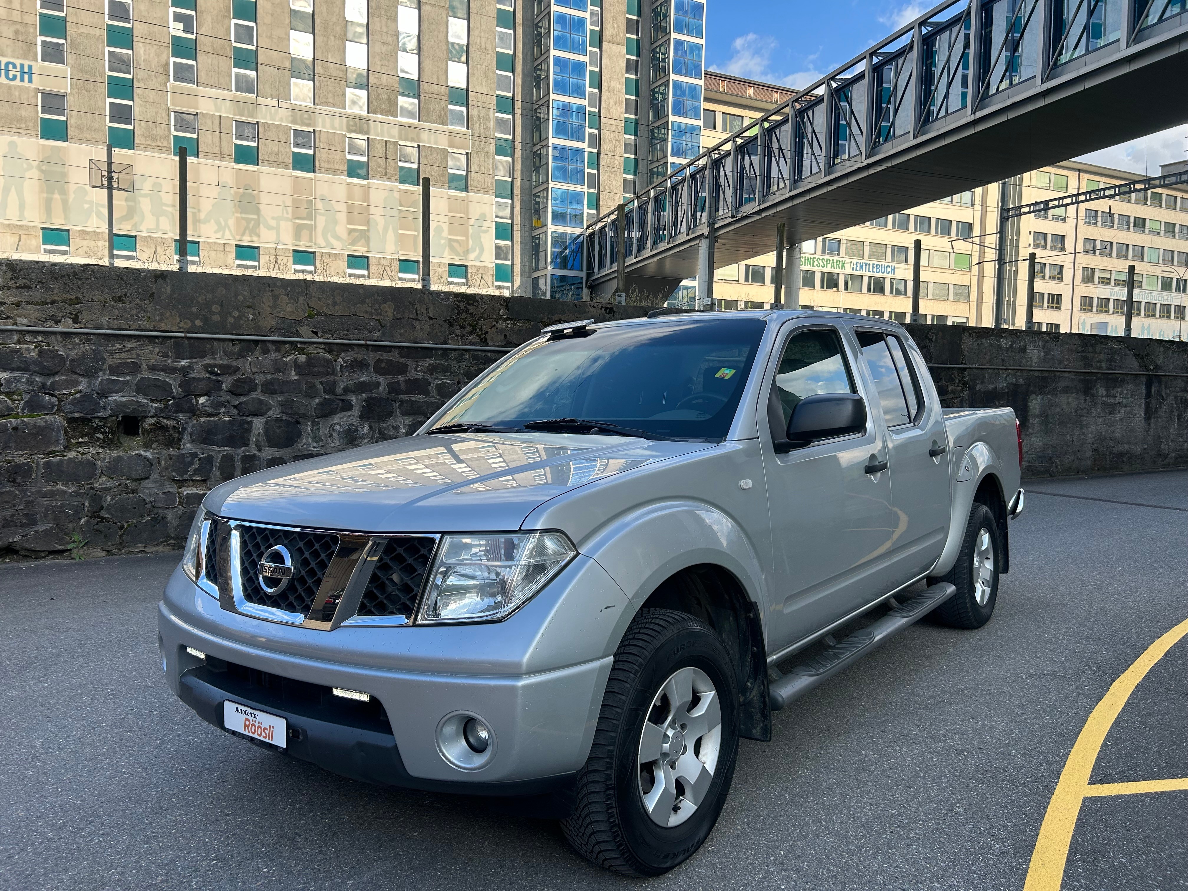 NISSAN Navara Double Cab SE 2.5 dCi 4WD