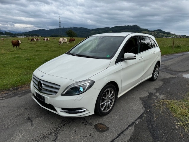 MERCEDES-BENZ B 180 7G-DCT