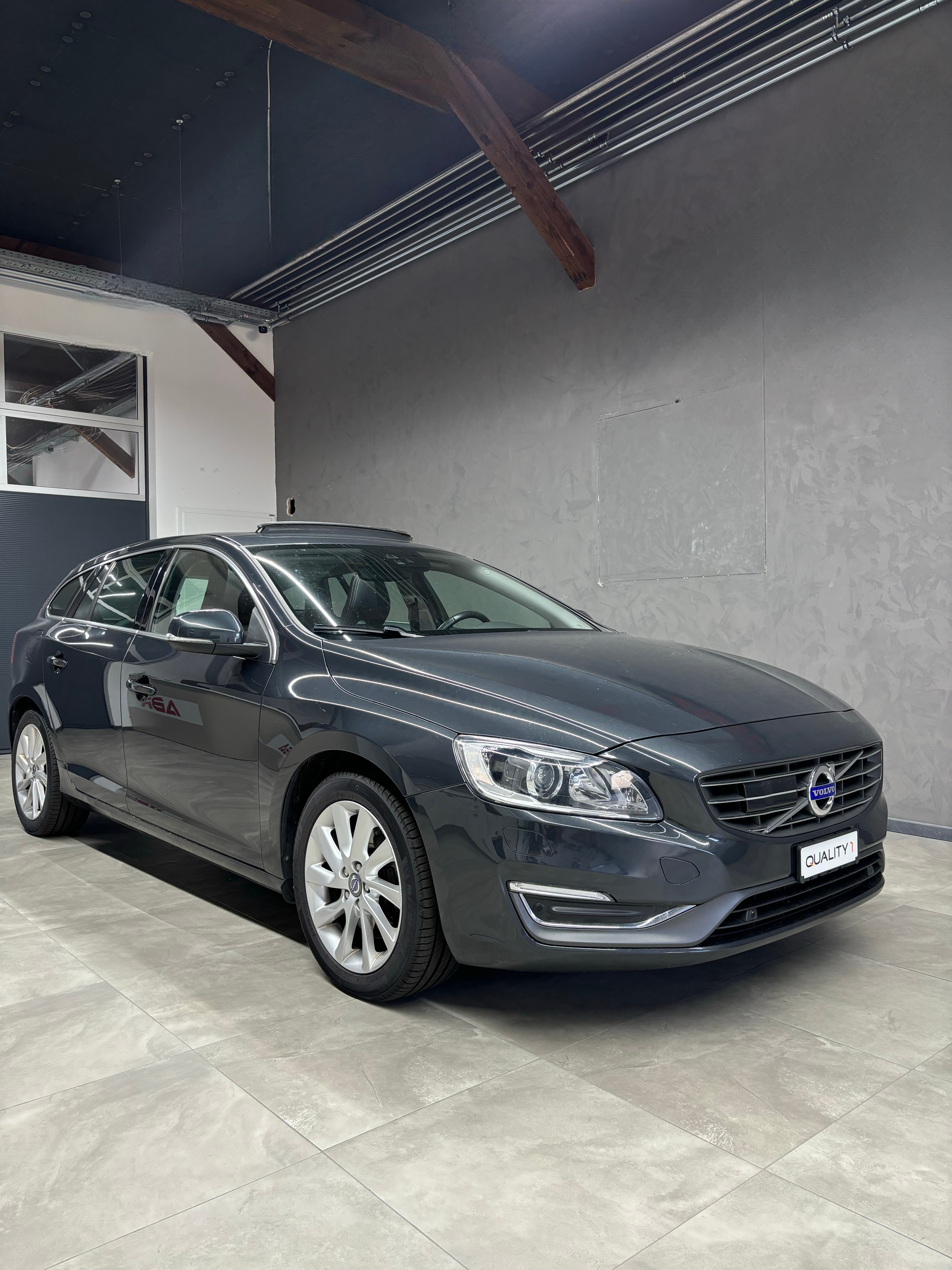 VOLVO V60 D4 AWD Momentum Geartronic