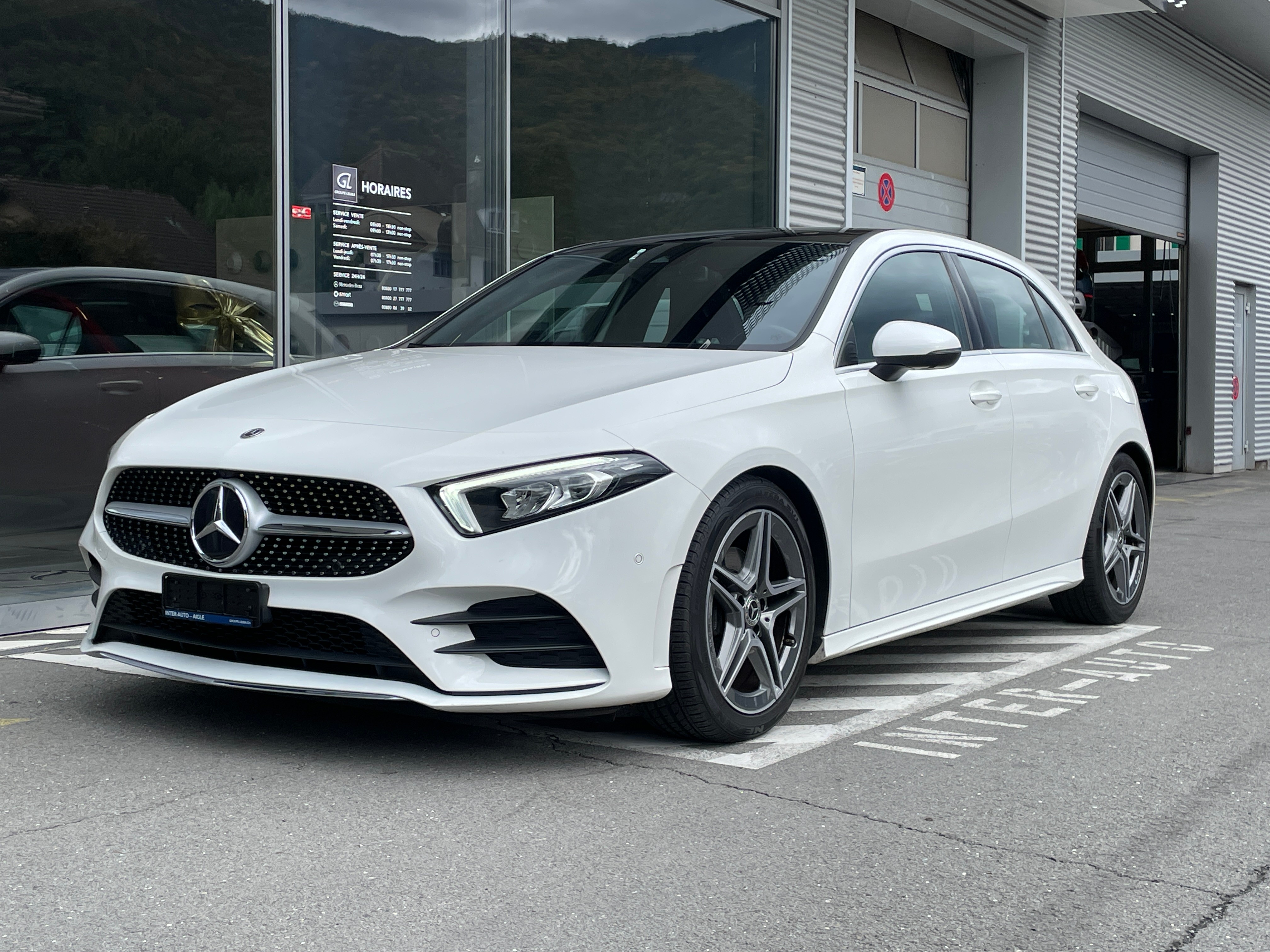 MERCEDES-BENZ A 200 AMG Line