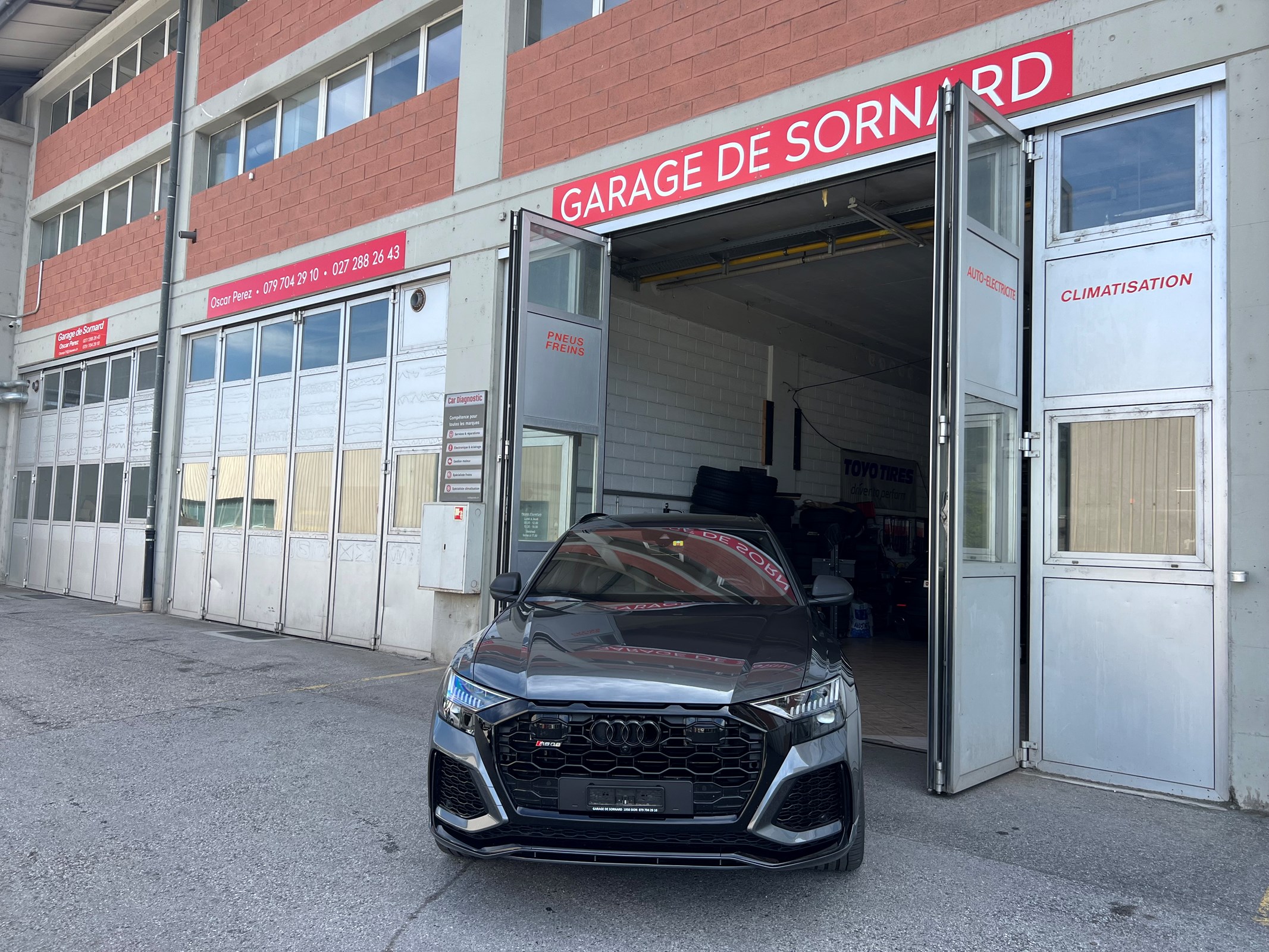 AUDI RSQ8 quattro tiptronic