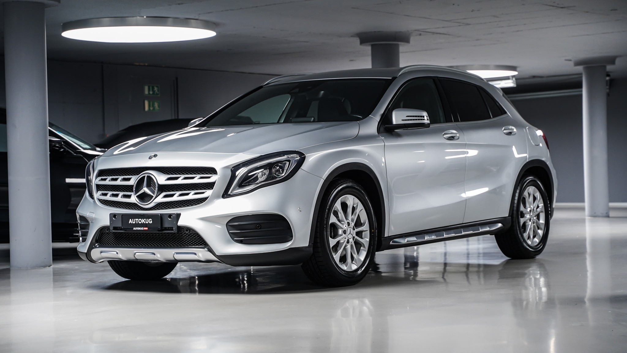 MERCEDES-BENZ GLA 180 AMG Line 7G-Tronic