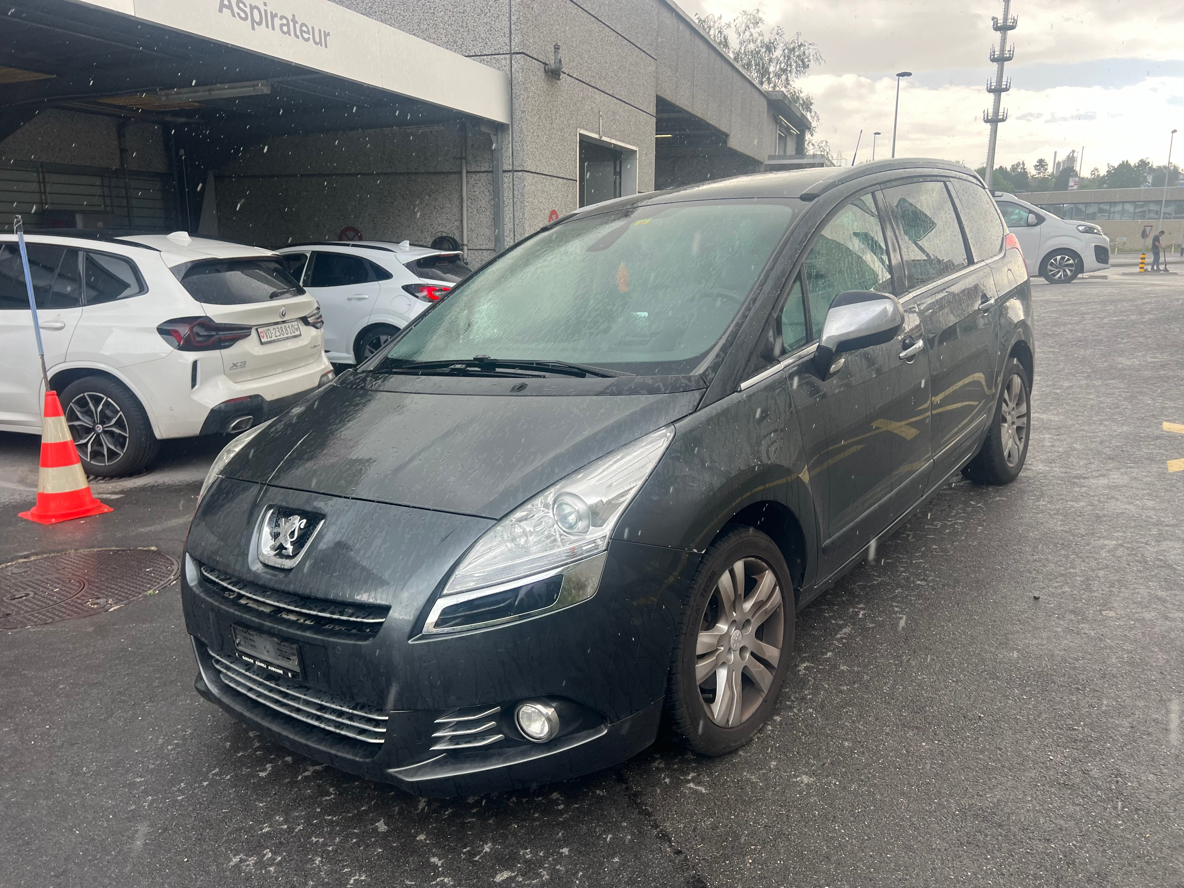 PEUGEOT 5008