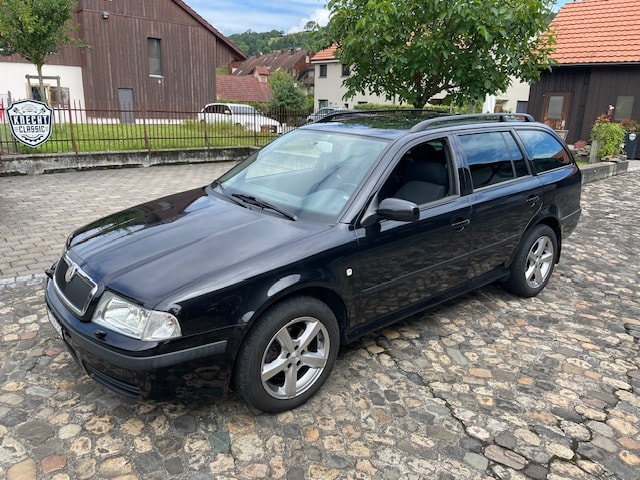 SKODA Octavia 1.8 Turbo Tour