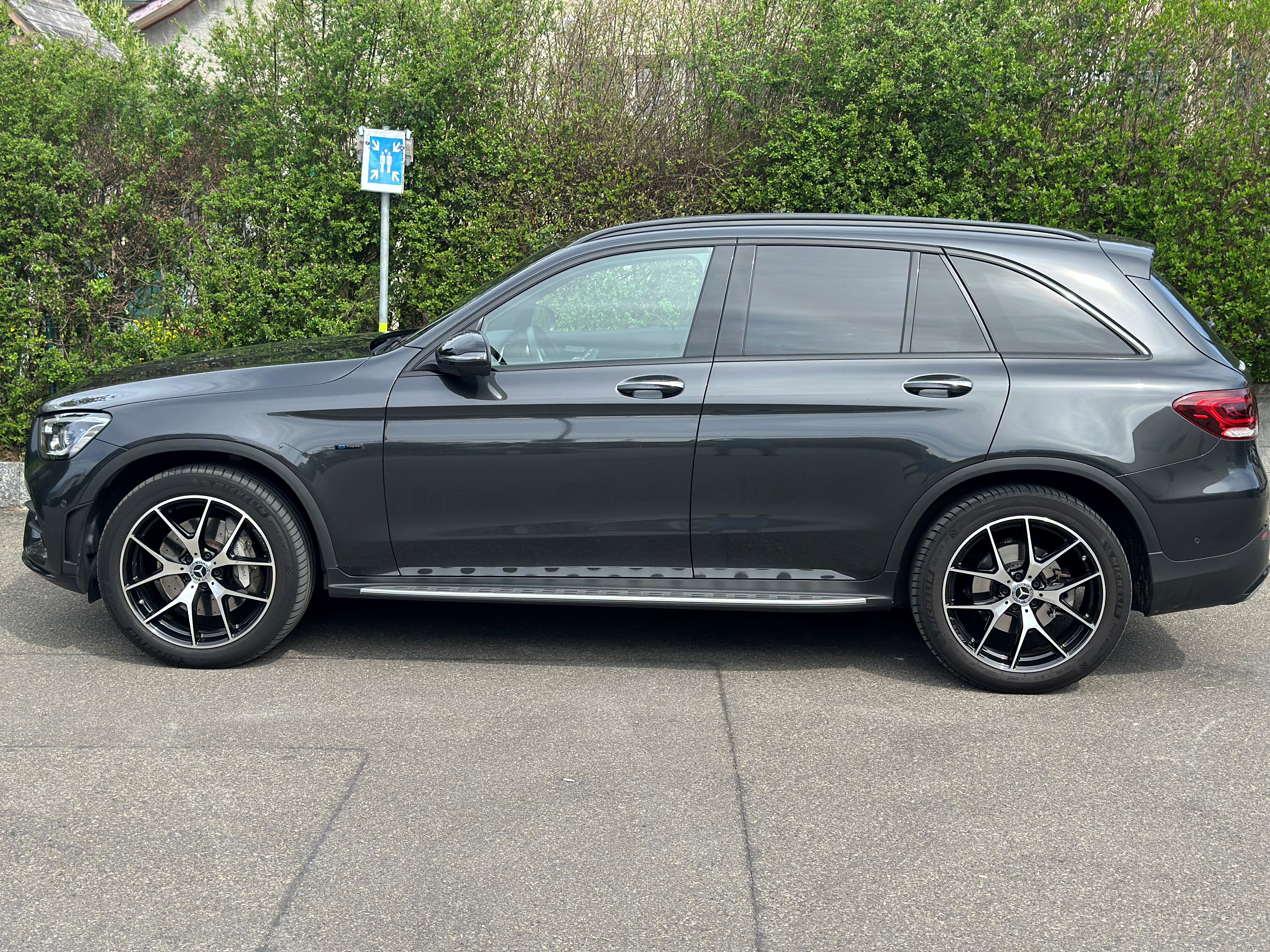 MERCEDES-BENZ GLC 300 e AMG Line 4Matic 9G-Tronic