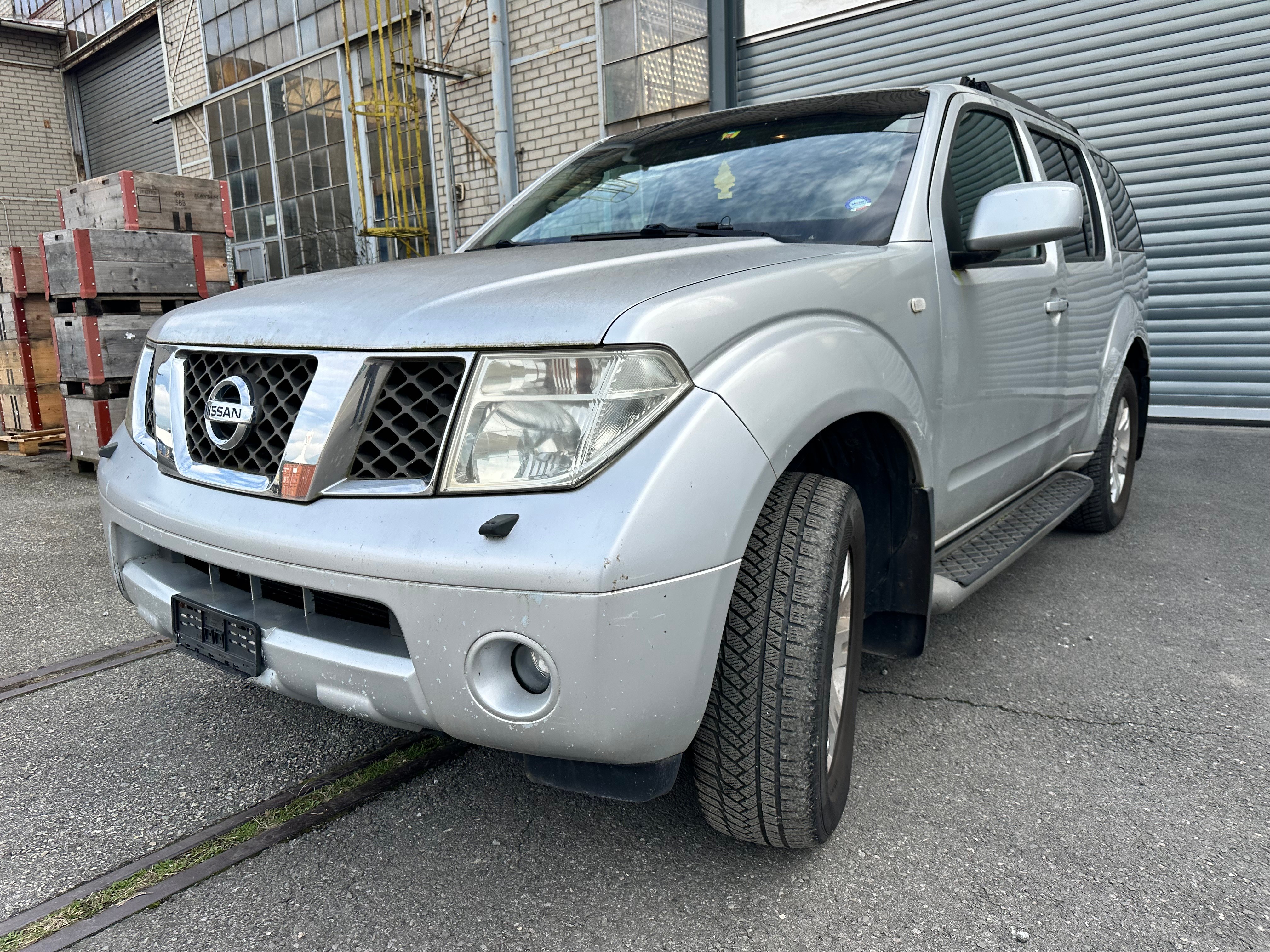 NISSAN Pathfinder 2.5 dCi LE