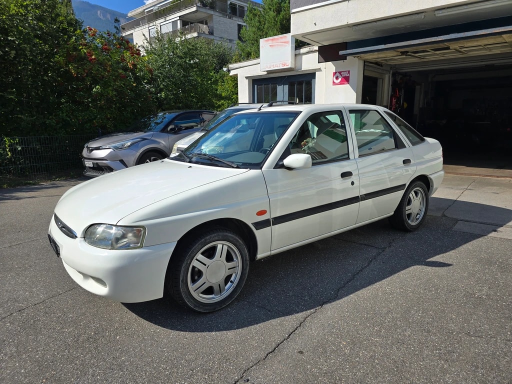 FORD Escort 1.6i 16V Style