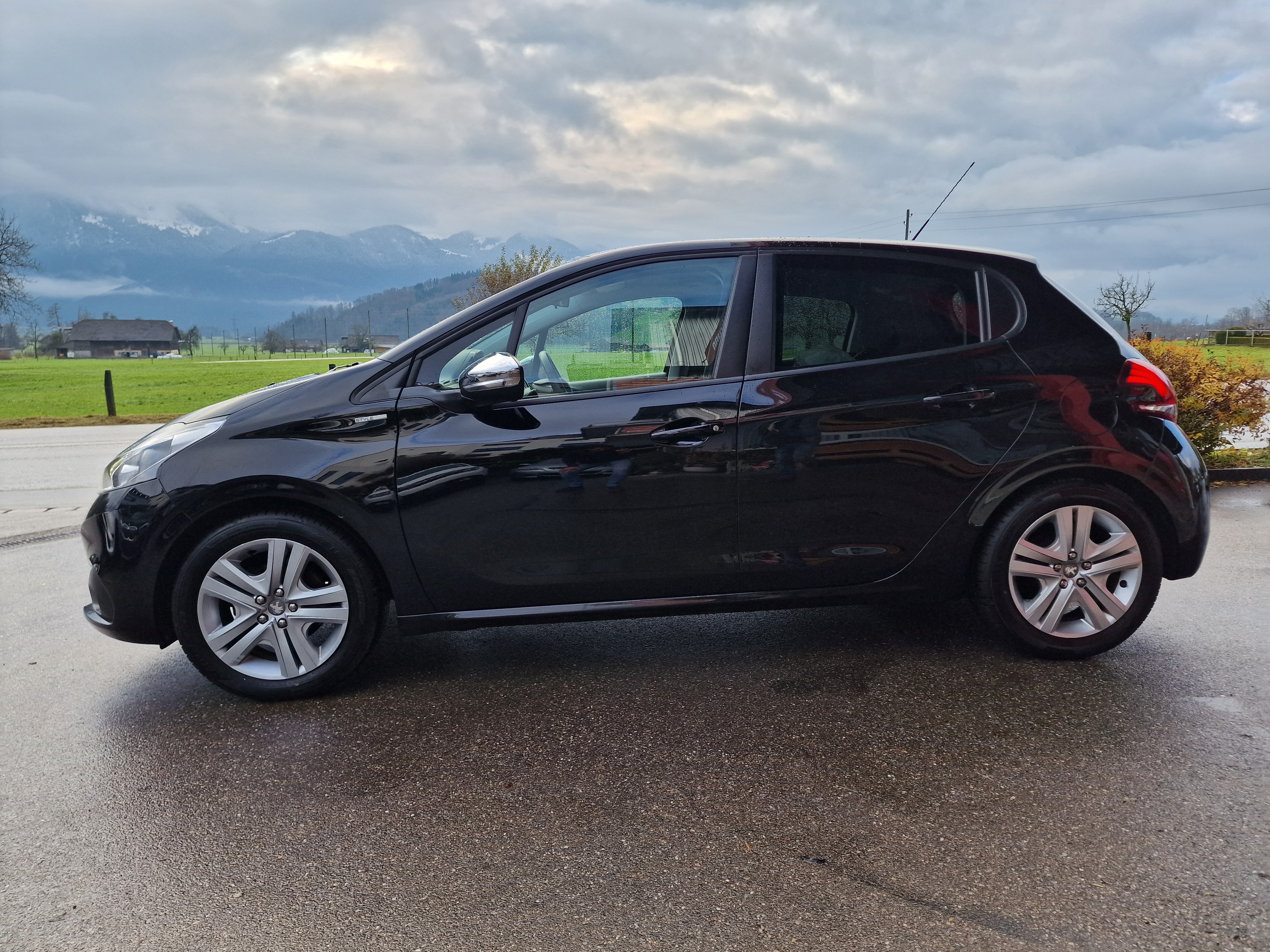 PEUGEOT 208 1.2 PureTech Style MFK Neu 12Mt Garantie