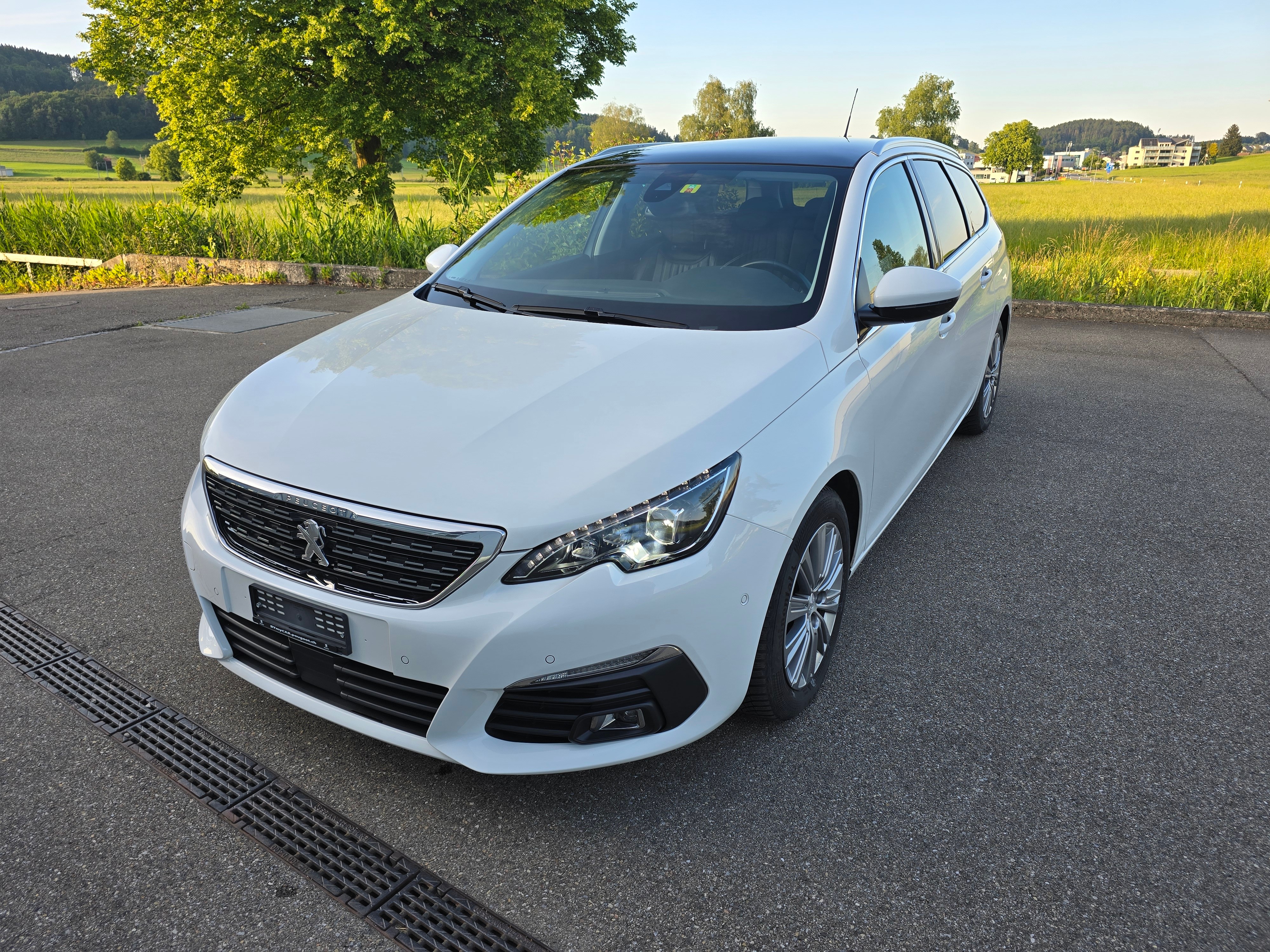 PEUGEOT 308 SW 1.5 BlueHDI Allure EAT8*TOP-ZUSTAND*Frsch ab MFK