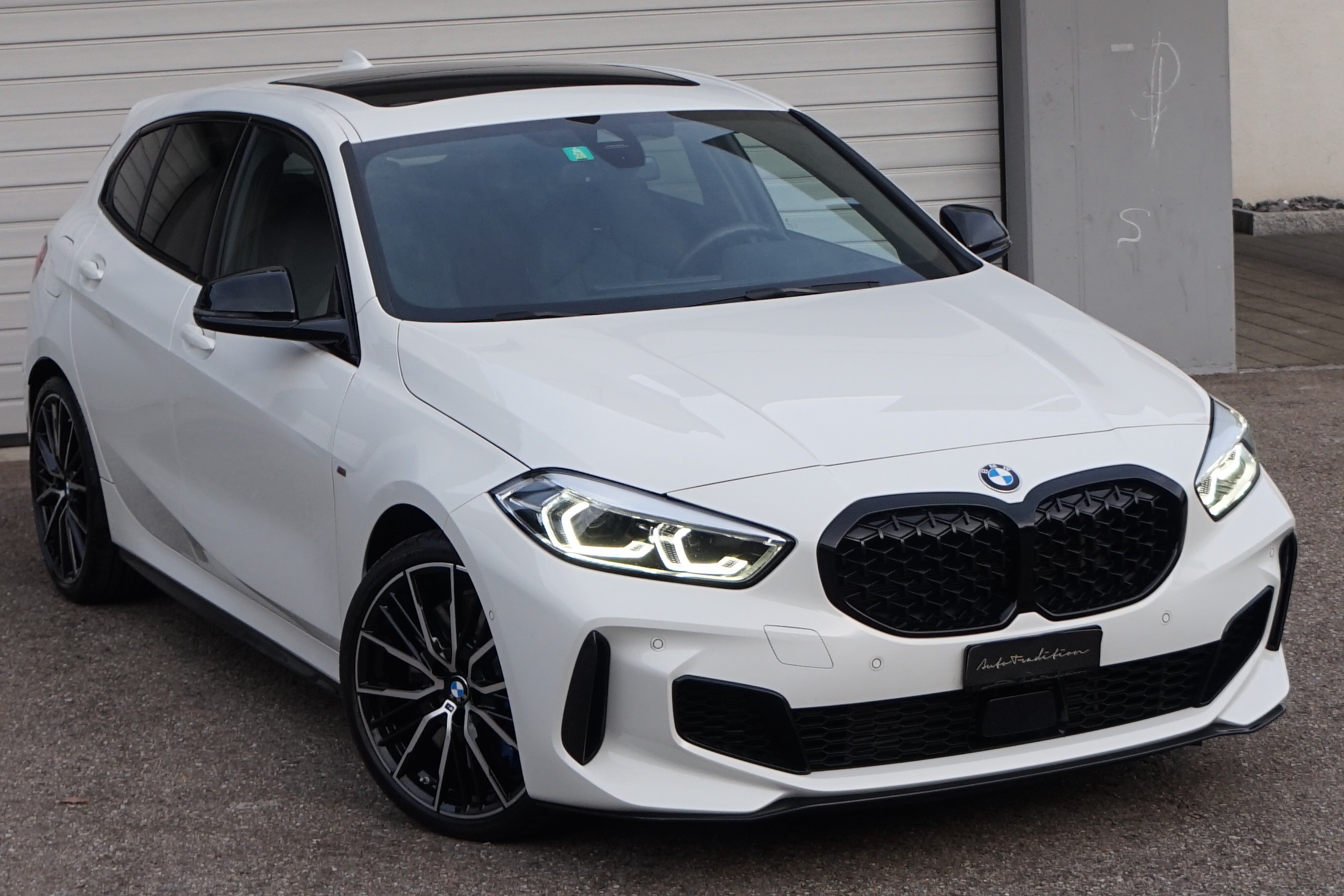 BMW M135i xDrive Swiss Performance * TOP AUSSTATTUNG *