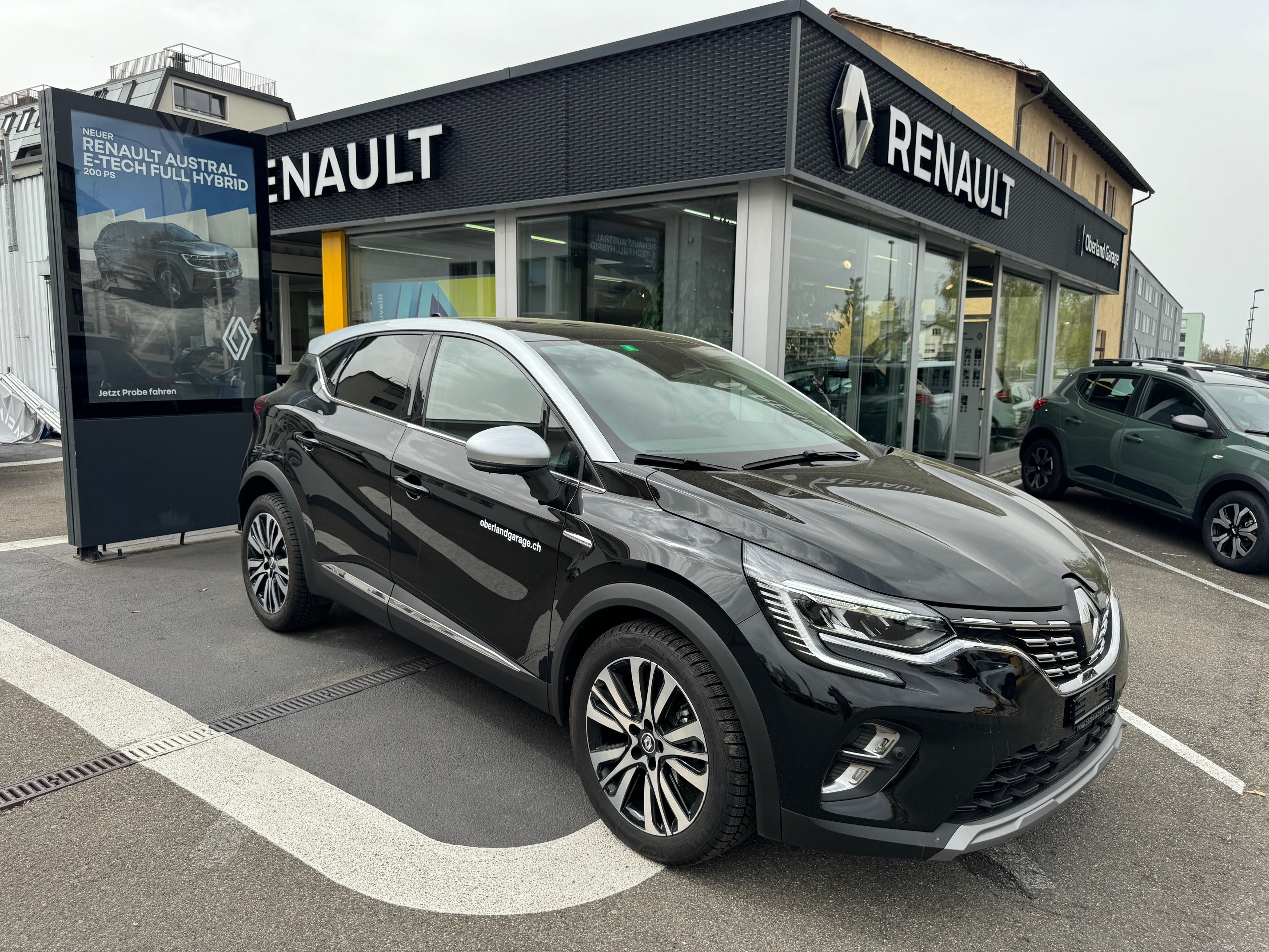 RENAULT Captur 1.3 TCe EDC Initiale Paris