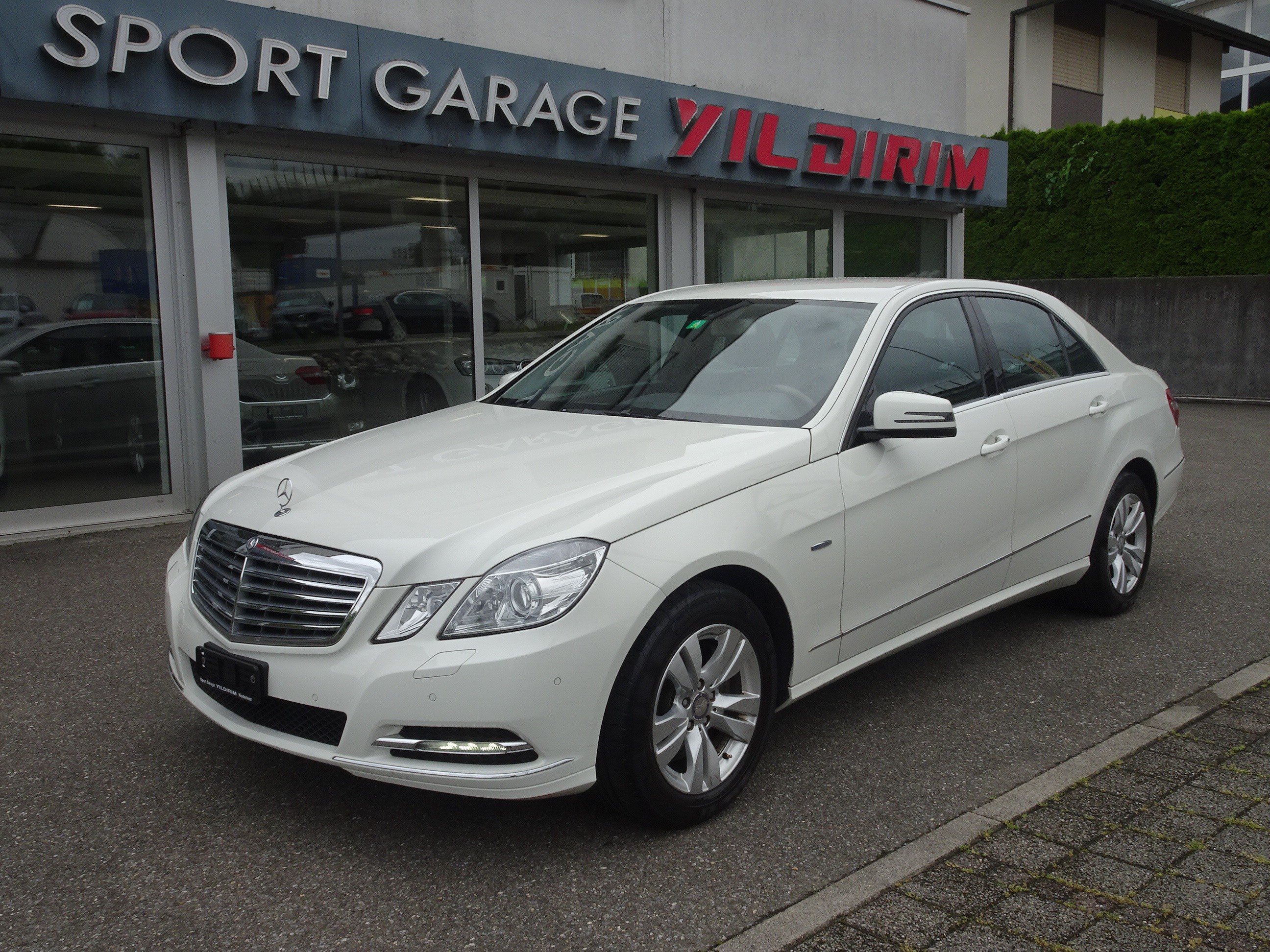 MERCEDES-BENZ E 350 CGI BlueEfficiency Elégance 7G-Tronic