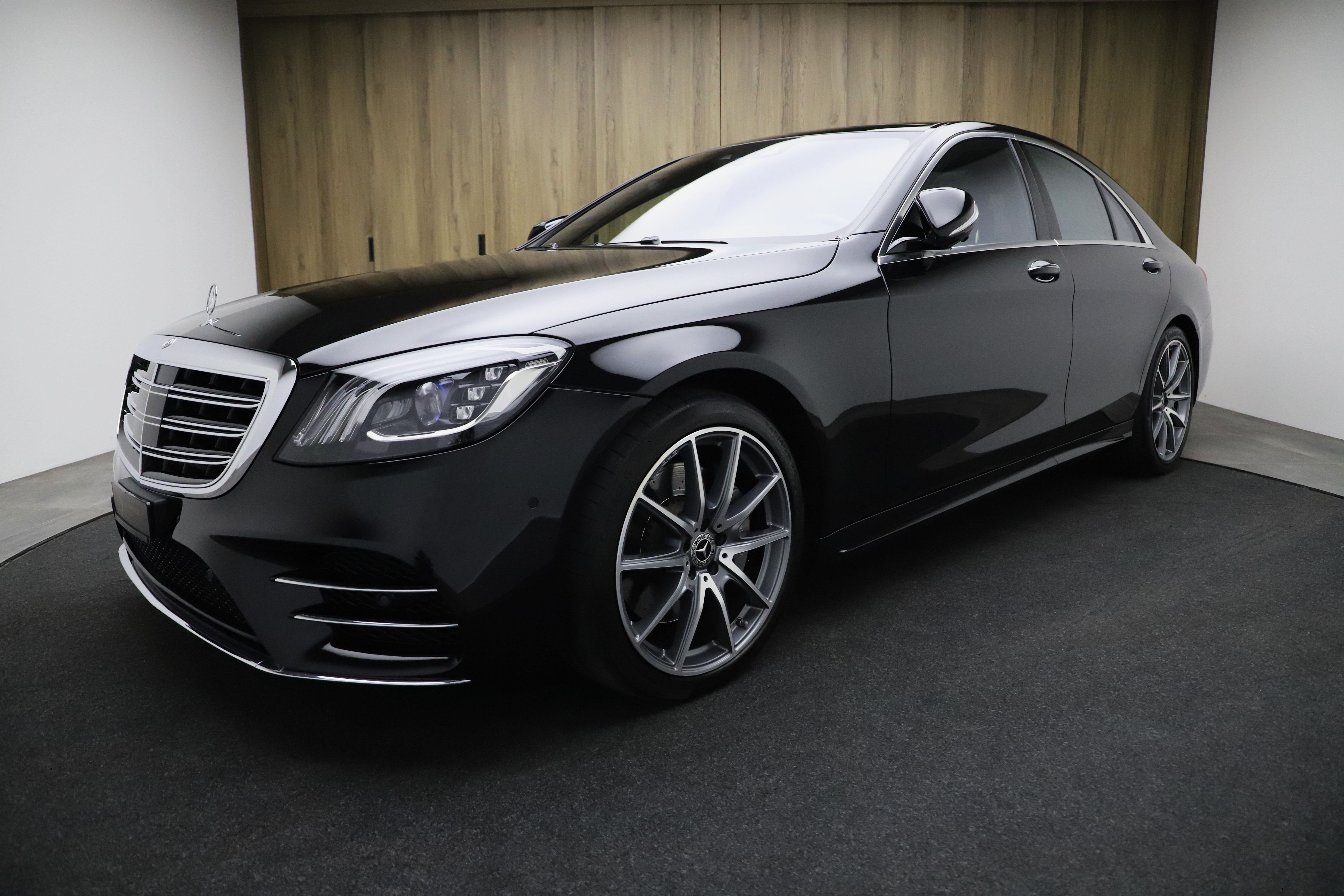 MERCEDES-BENZ S 560 4Matic 9G-Tronic AMG Line