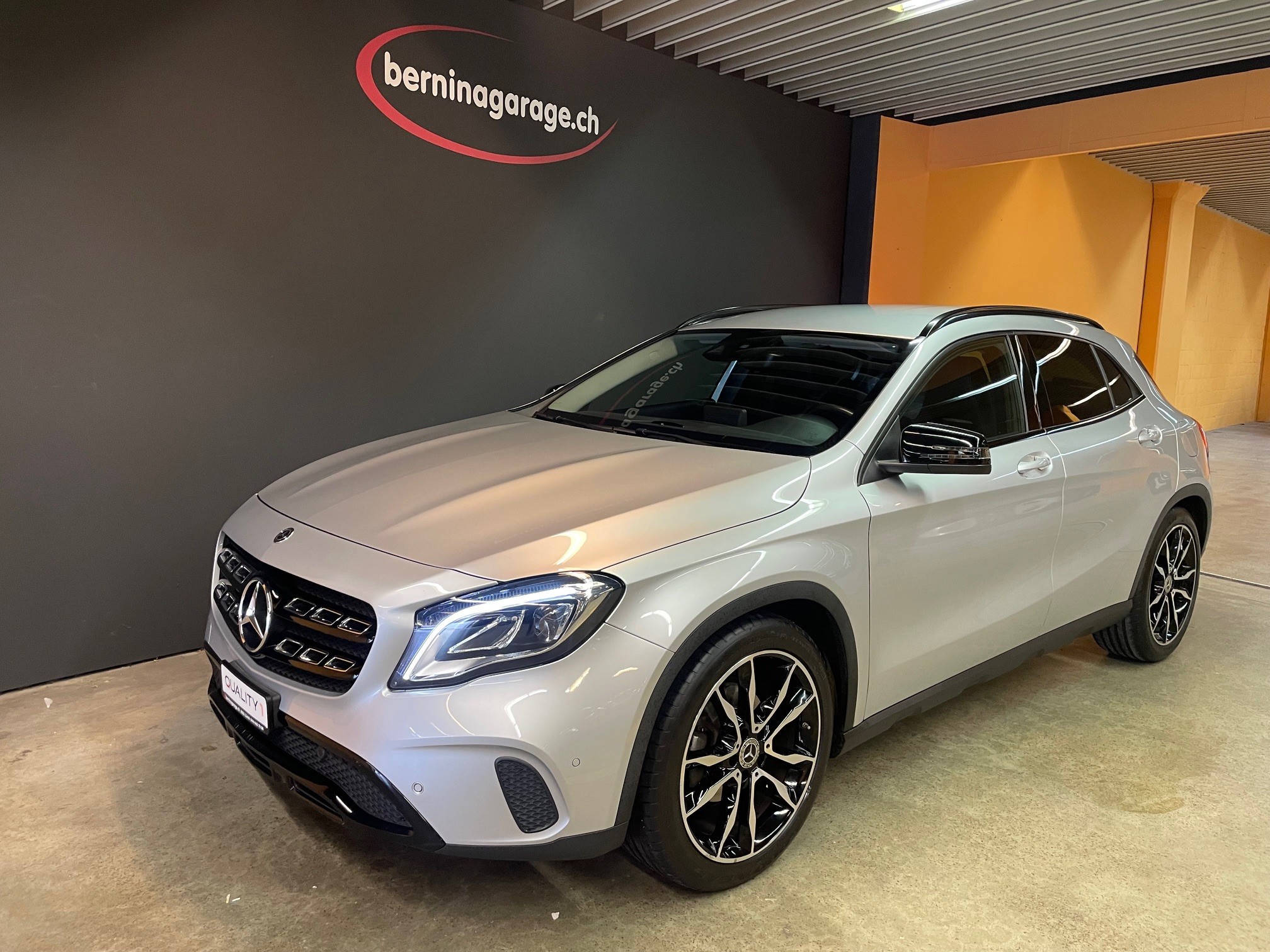 MERCEDES-BENZ GLA 200 Night Star