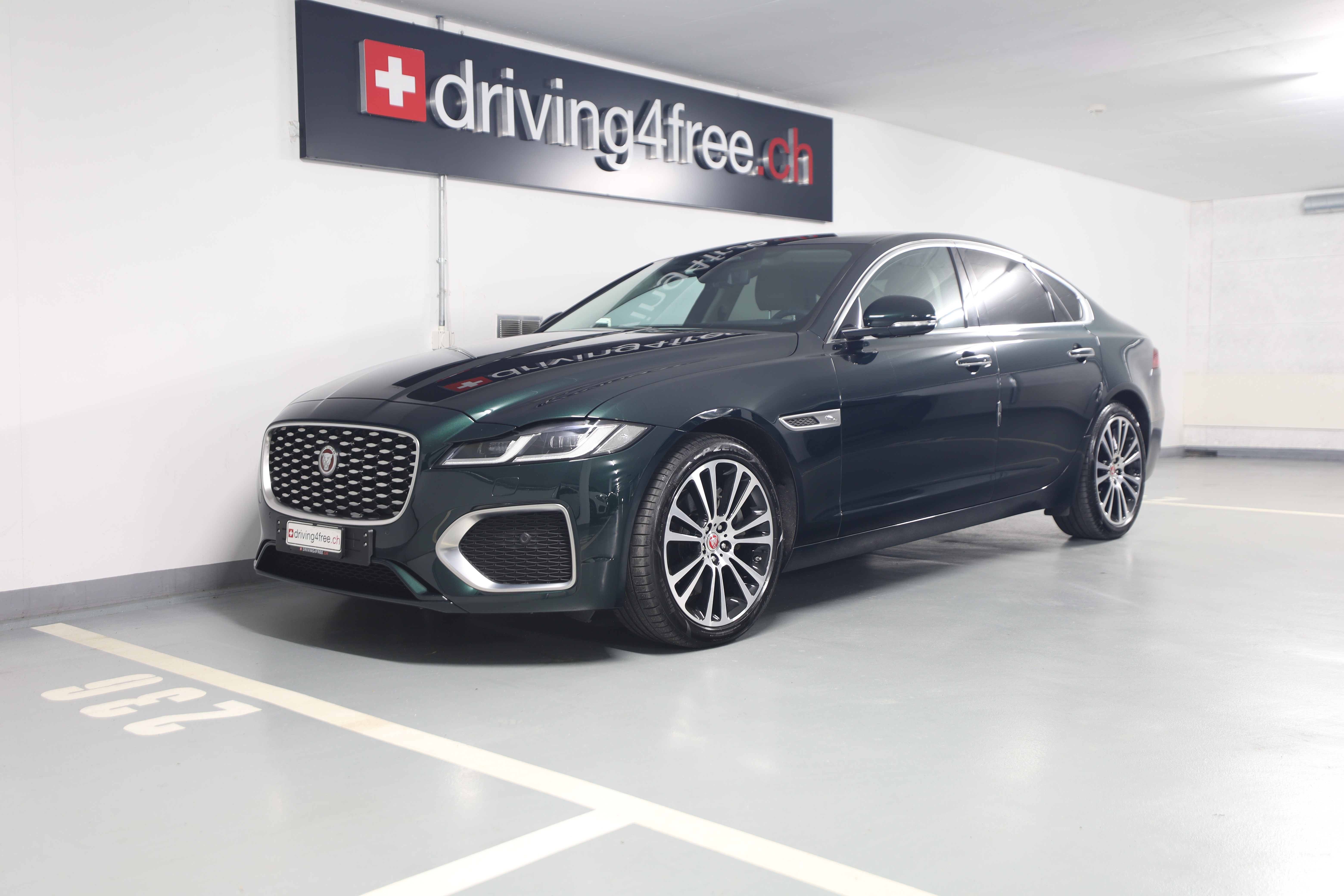 JAGUAR XF 2.0D HSE 204 AWD Automat