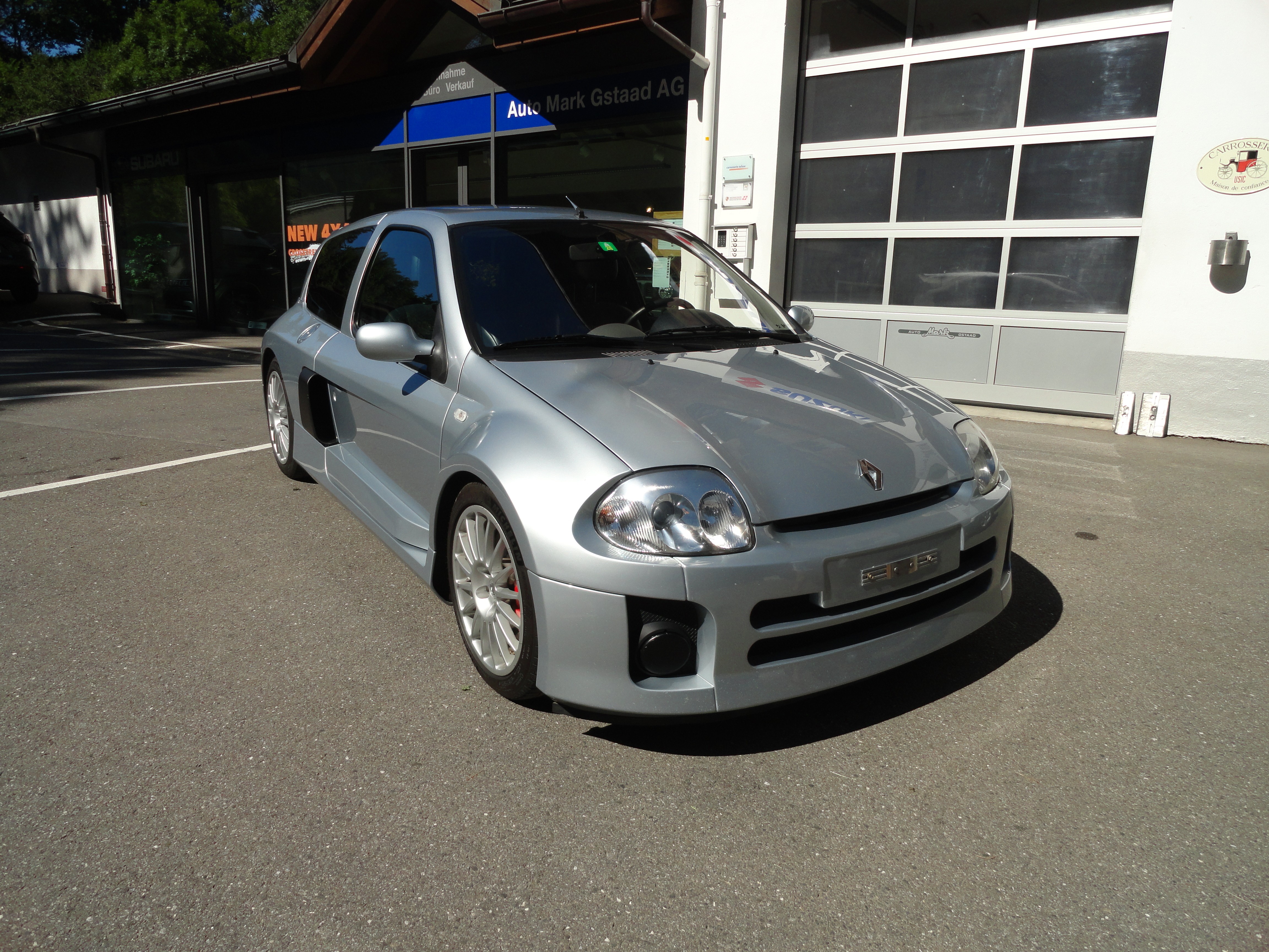 RENAULT Clio 3.0 V6