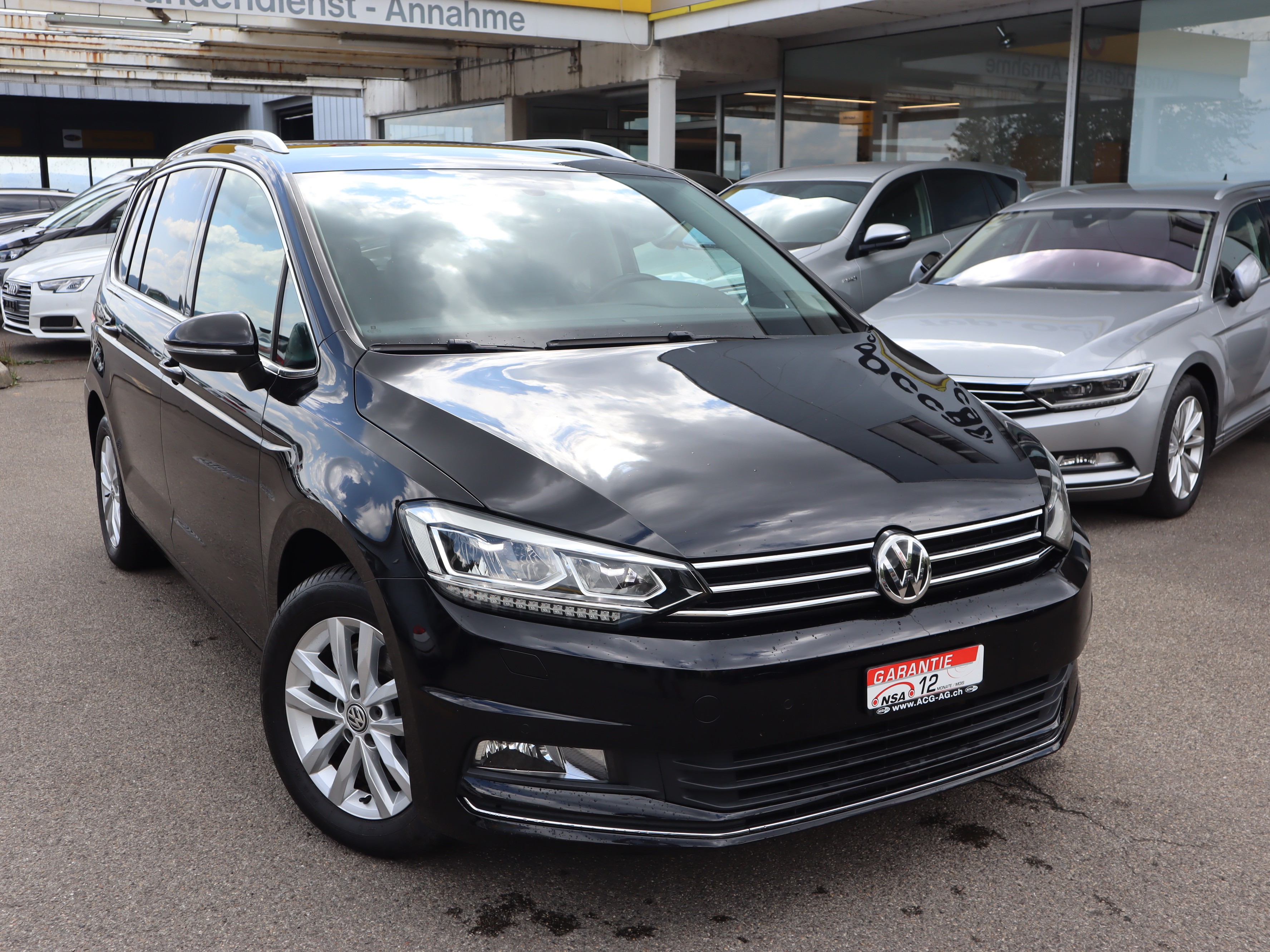 VW Touran 2.0 TDI BlueMotion Technology Highline DSG ** Voll-Leder Ausstattung ** 7-Plätzer ** Gr-Navi ** AHK ** RF-Kamera **