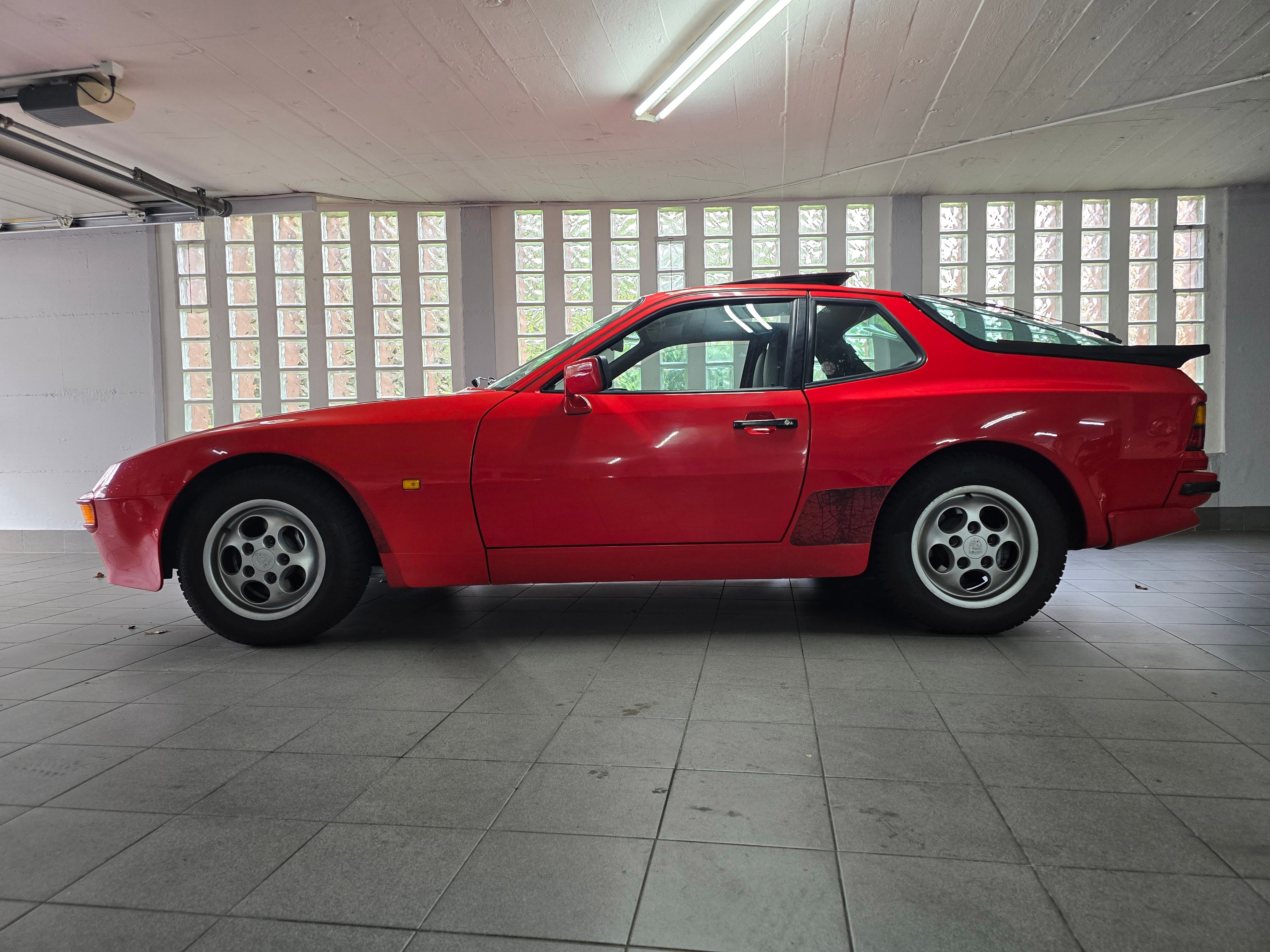 PORSCHE 944 S