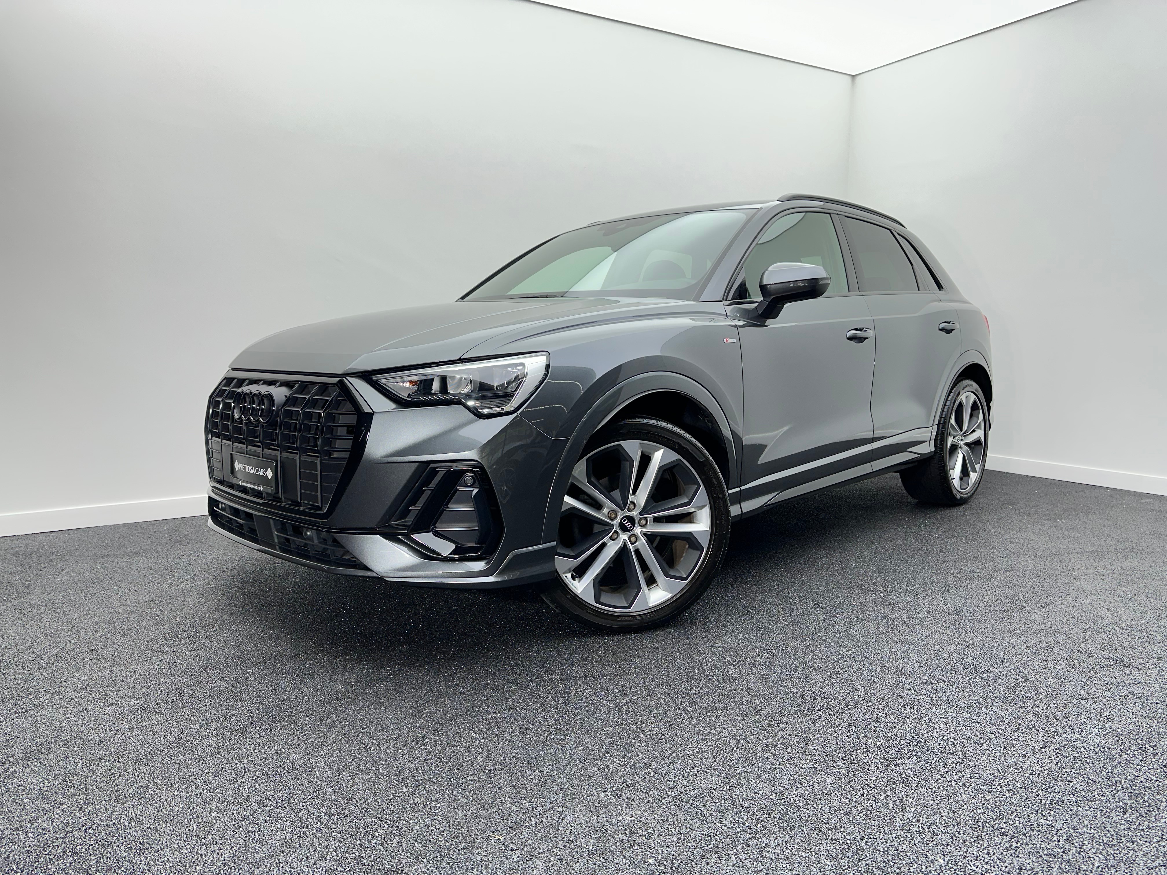 AUDI Q3 35 TFSI S line Handgeschalten