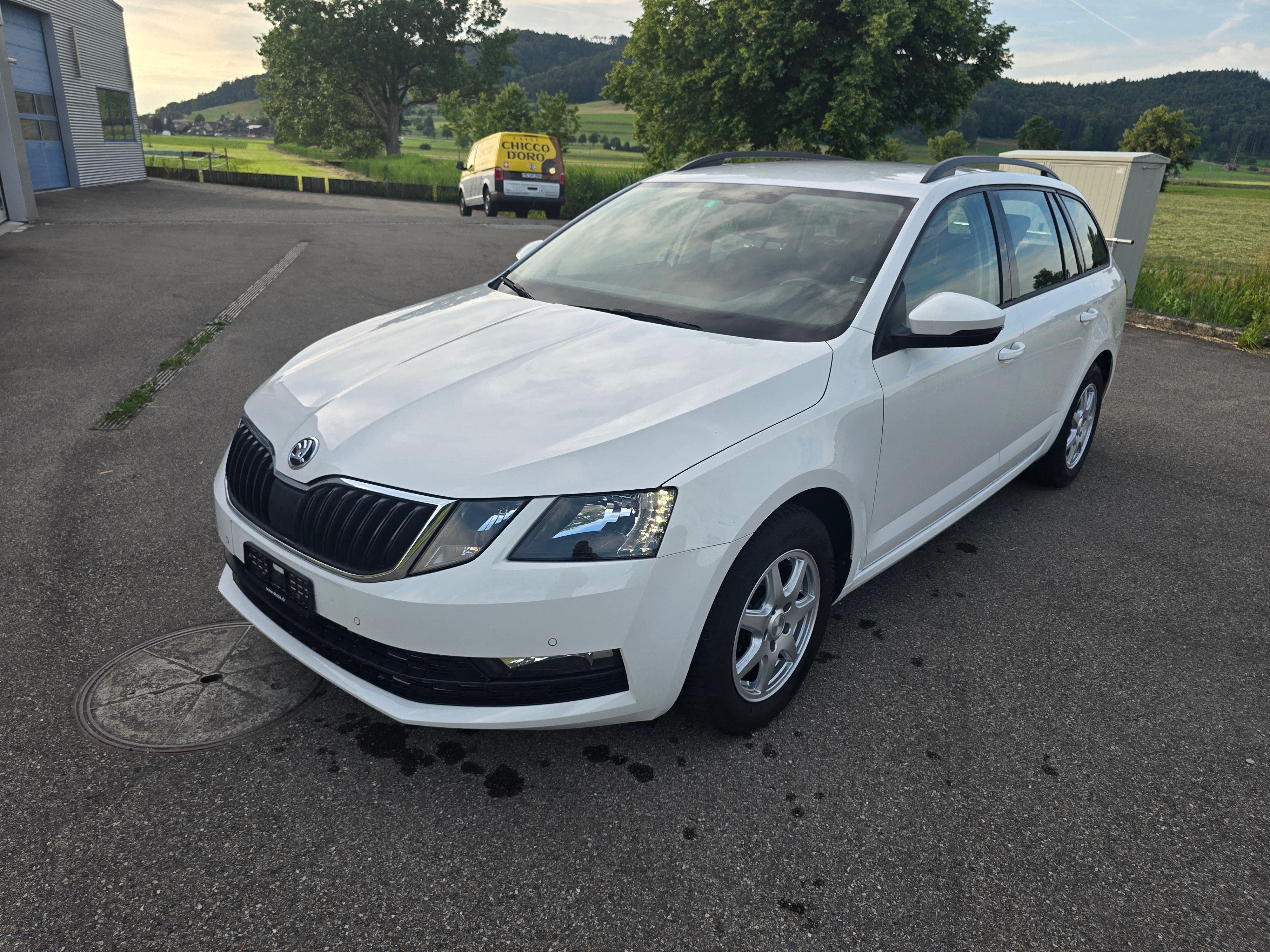 SKODA Octavia Combi 2.0 TDI Ambition DSG*Frisch ab MFK*Frisch ab Service*Automatische Distanzregelung ACC*Garantie a.w