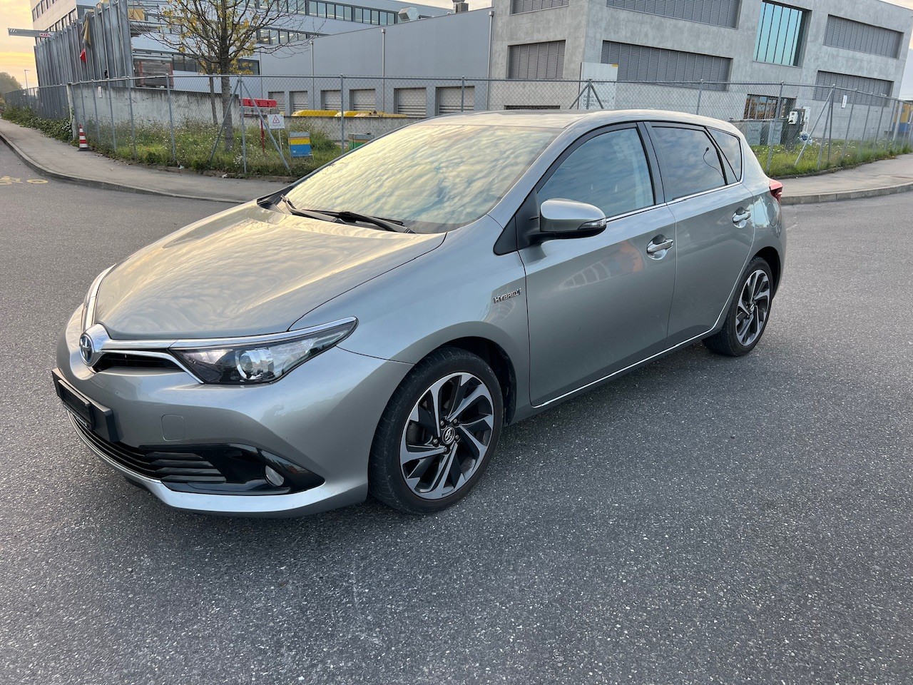 TOYOTA Auris 1.8 HSD Luna e-CVT