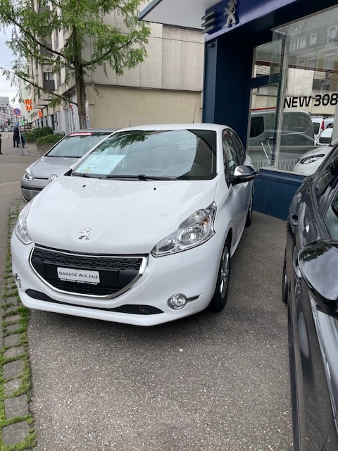 PEUGEOT 208 1.2 VTI Style